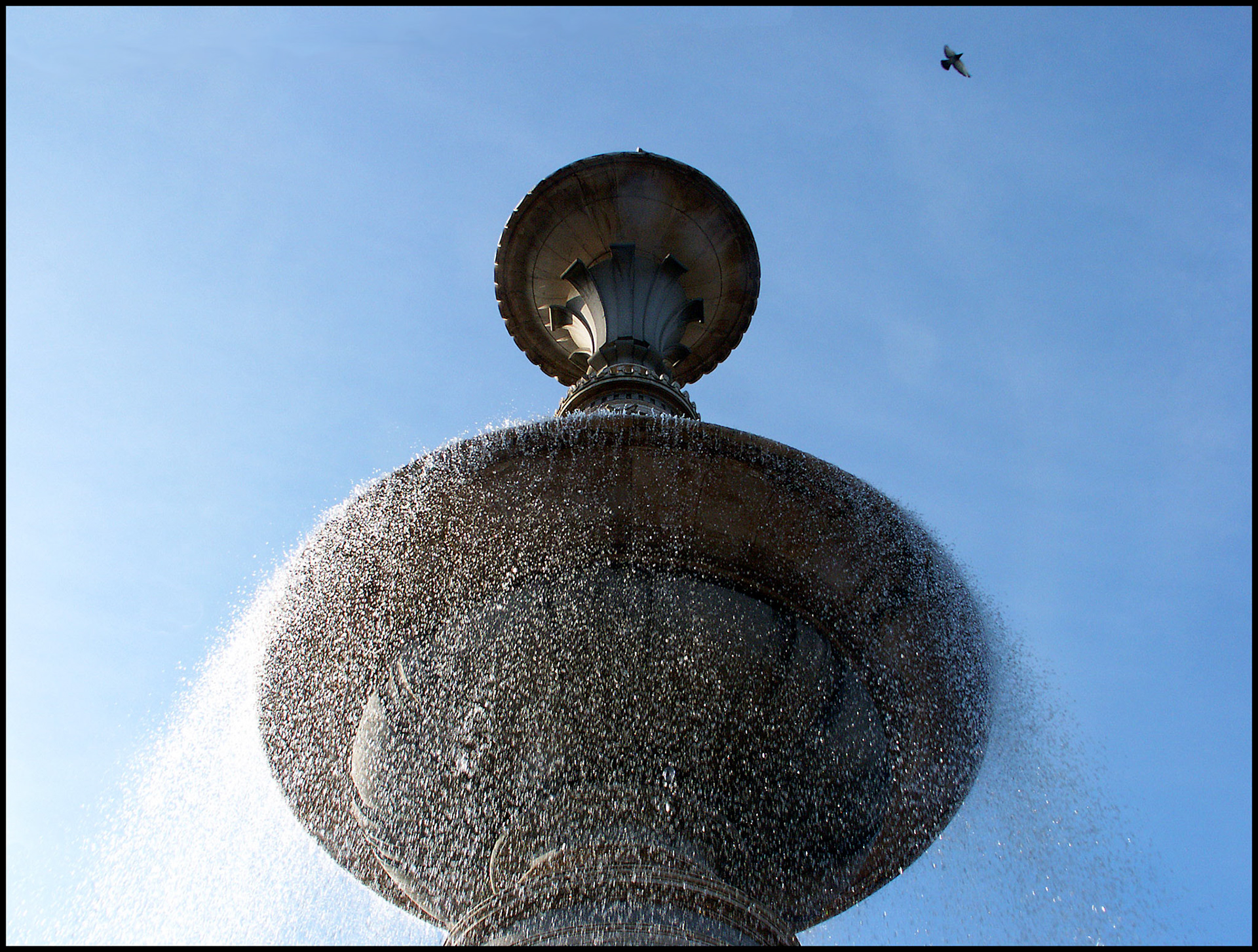 Fuente en el parque del Oeste de Madrid. Ampliar