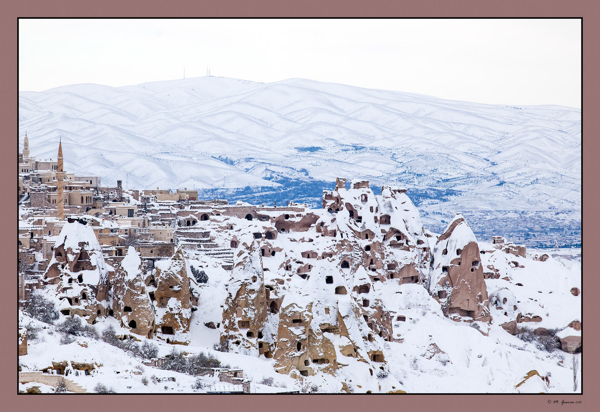 El pueblo de Uchisar en Capadocia, Turquía. Ampliar