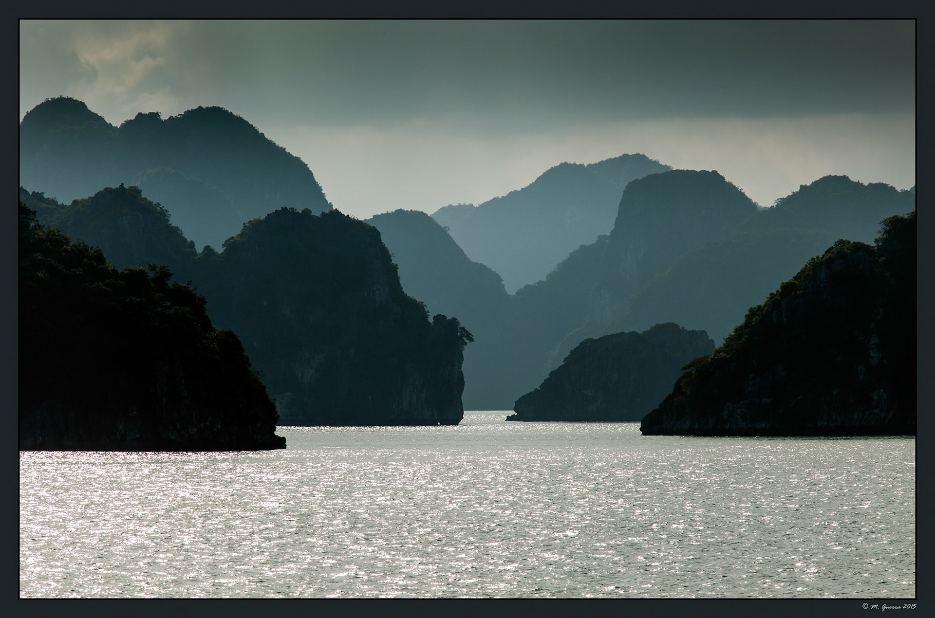 en la Bahía de Ha Long. Ampliar. 100ASA