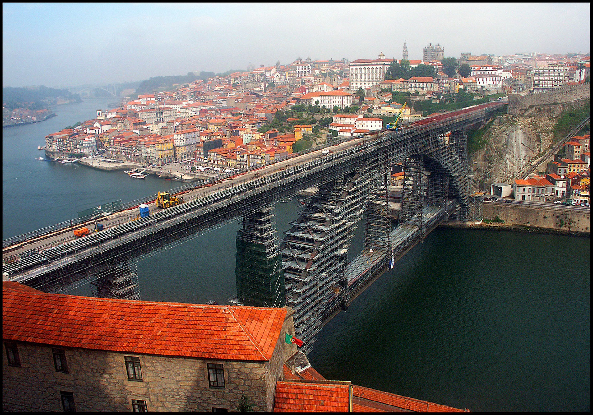 El puente Luis I en Oporto. Ampliar. 100ASA