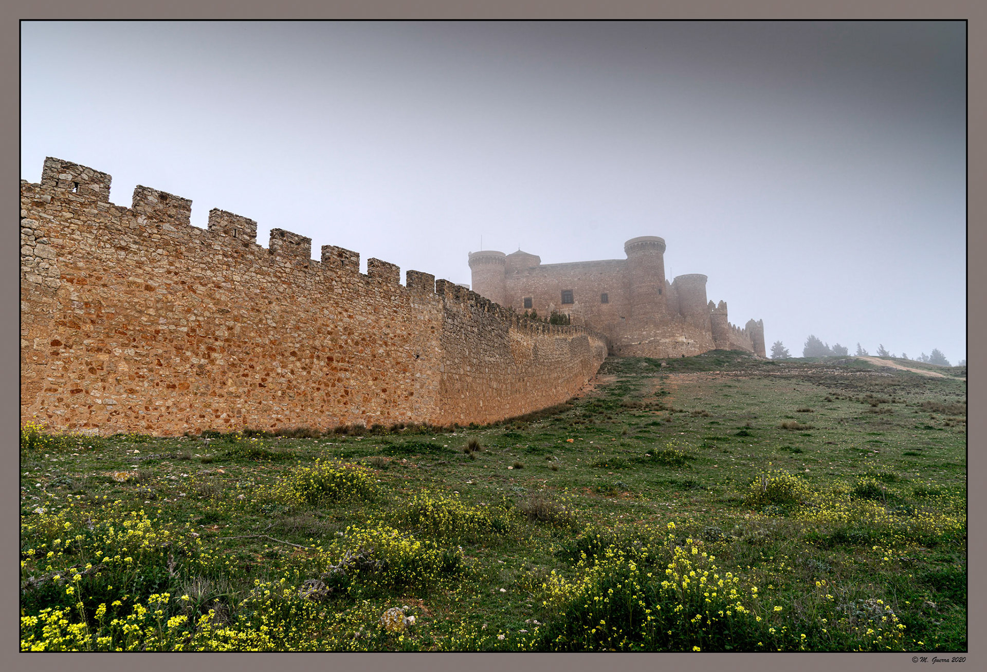 Muralla del castillo de Belmonte. Ampliar