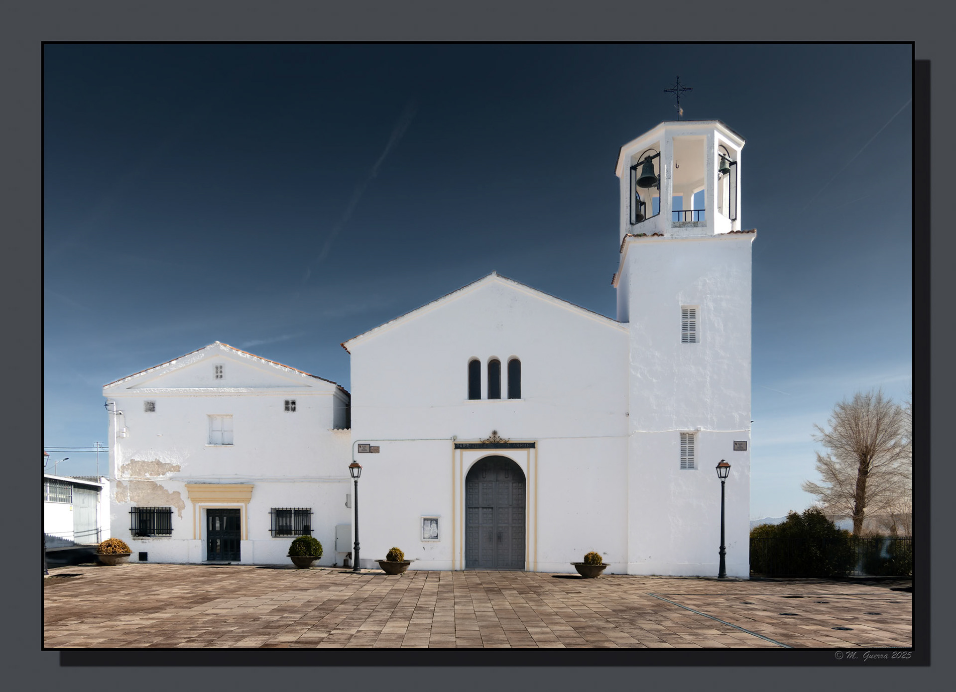 Iglesia encalada en Villamanrique de Tajo