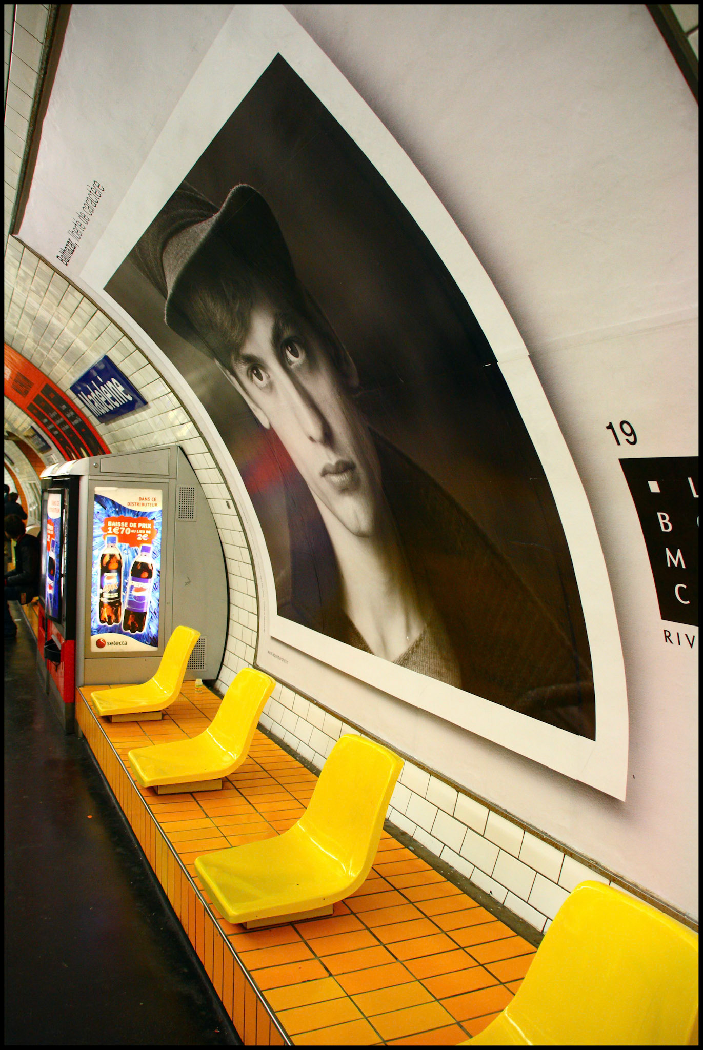 Sillas en el Metro de París. Ampliar