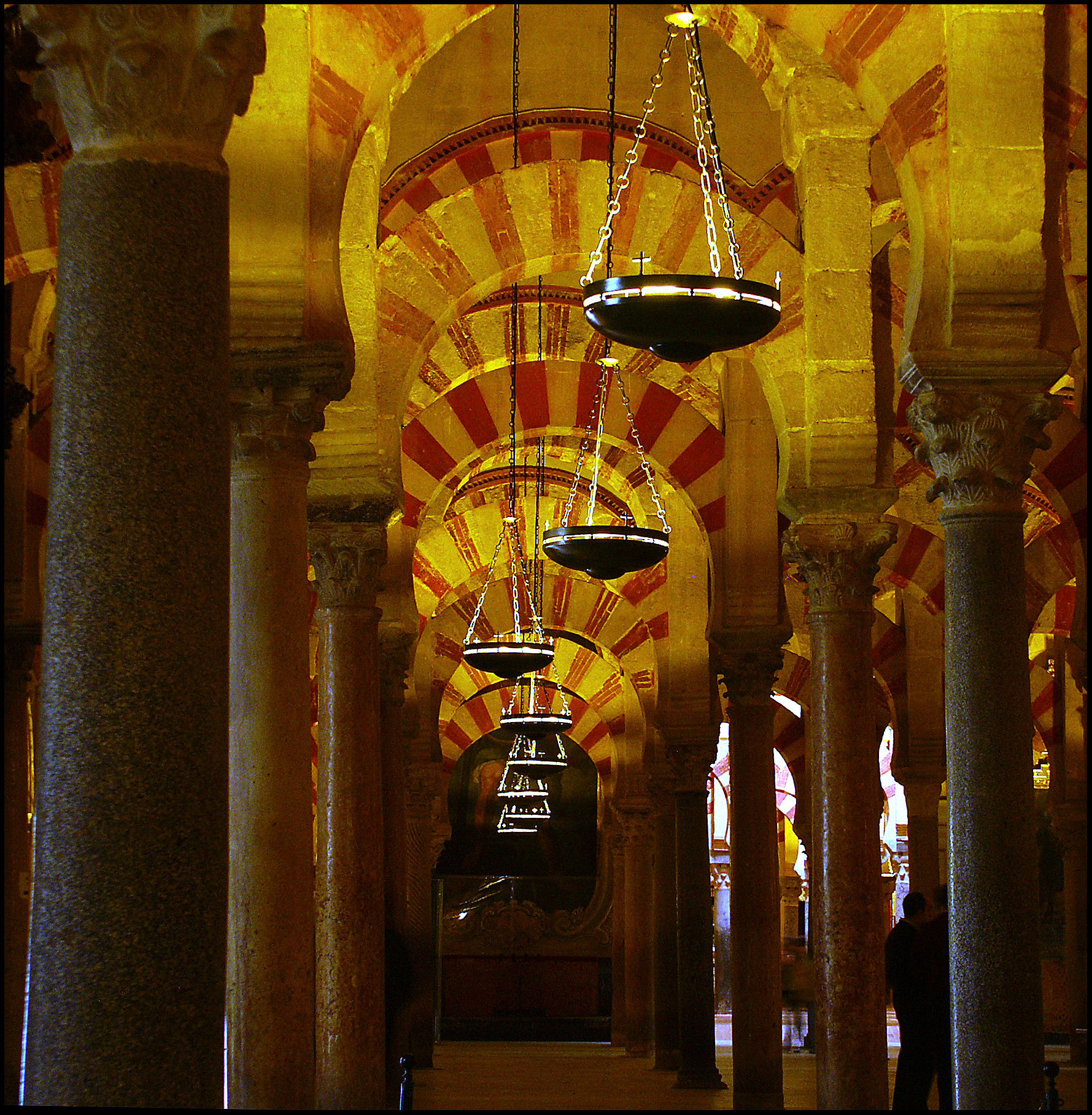 Interior de la catedral de Córdoba. Ampliar