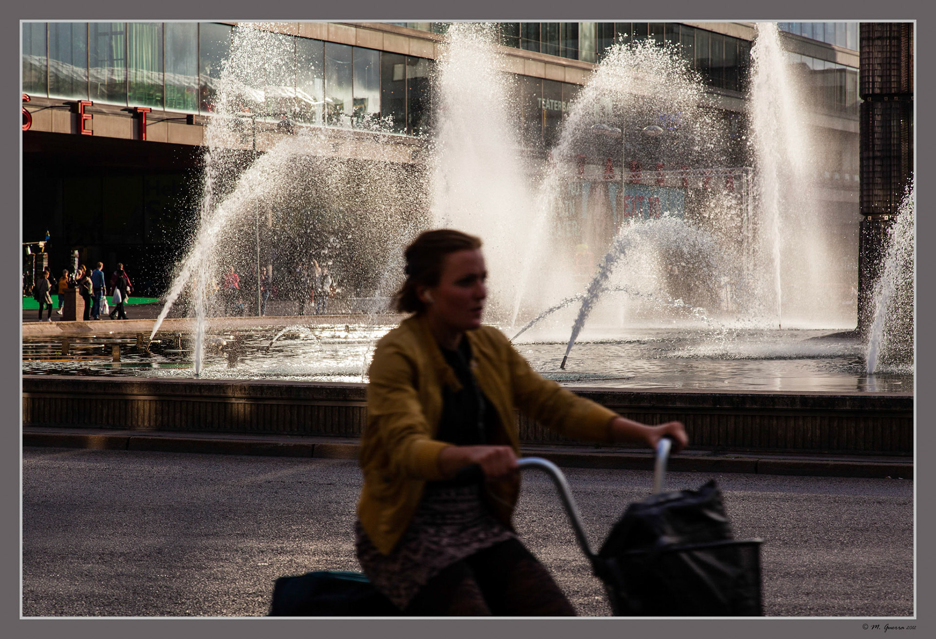 Fuente en Sergels Torg en Estocolmo. Ampliar