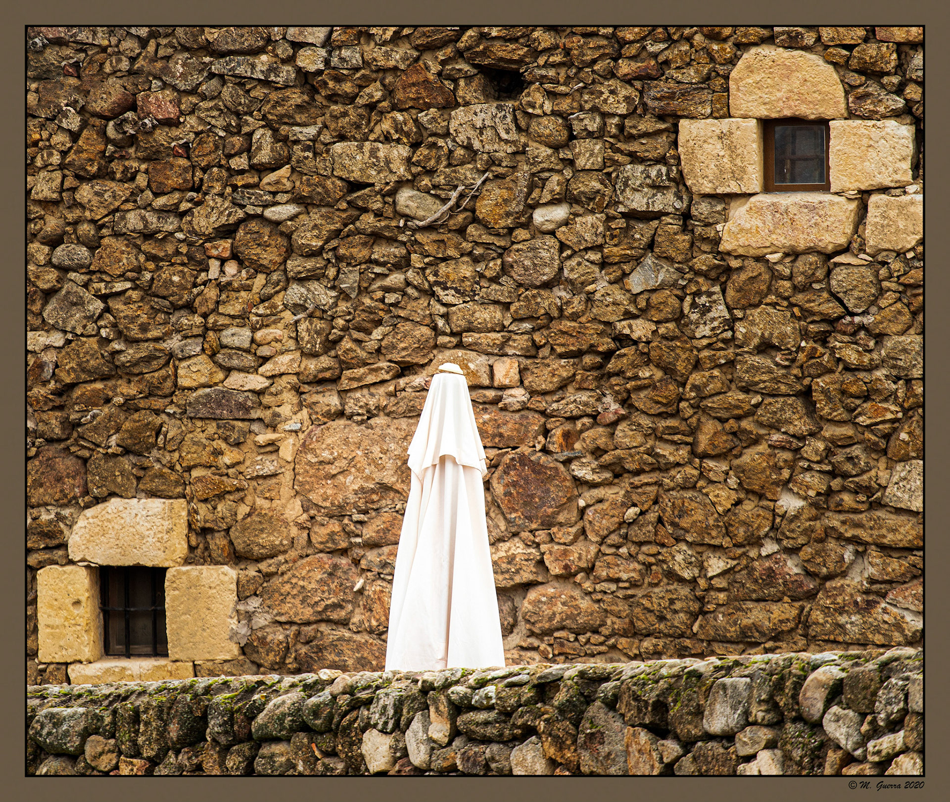 Casa con sombrilla en Sotosalbos. Ampliar