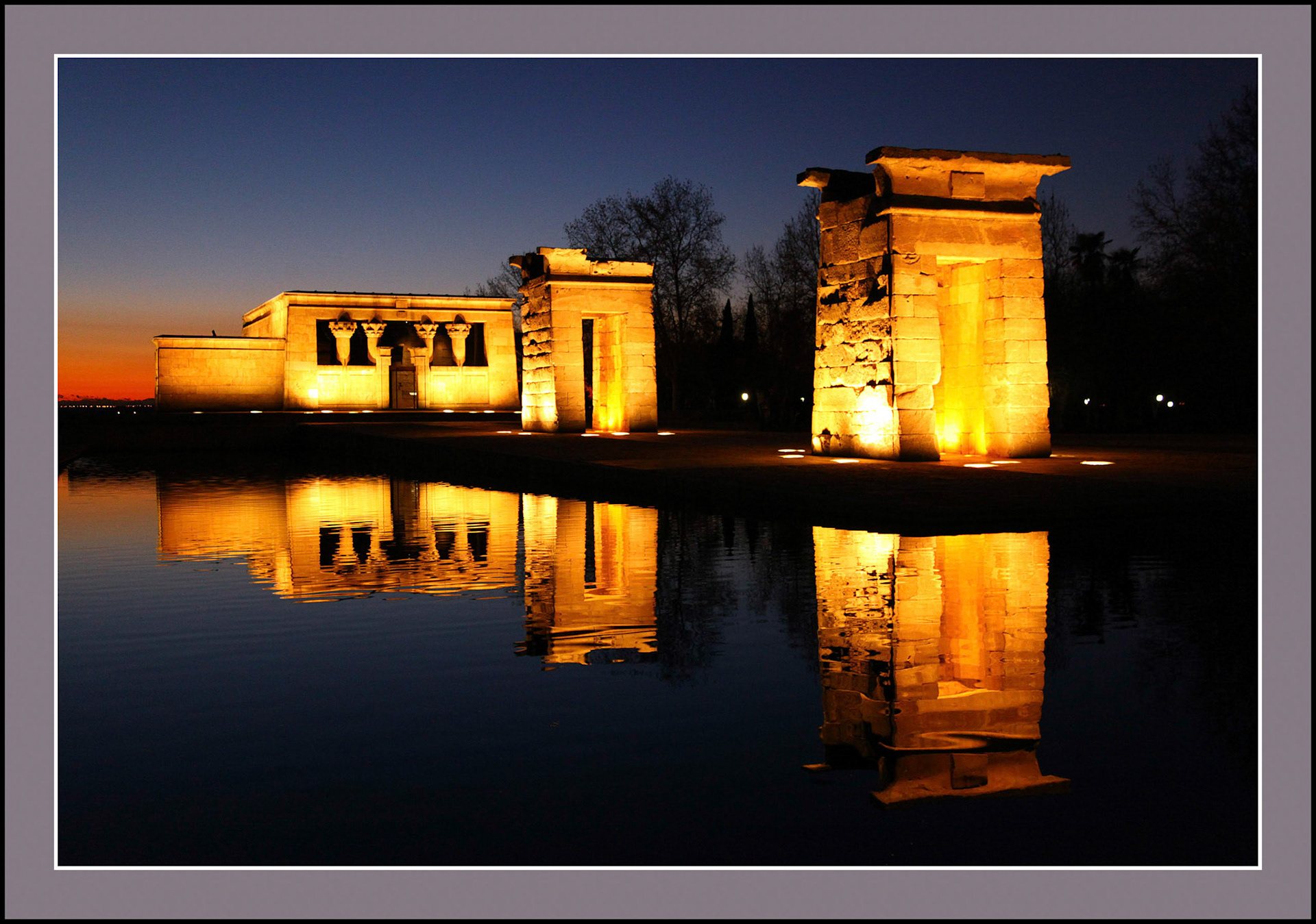 El Templo de Debod en Madrid. Ampliar