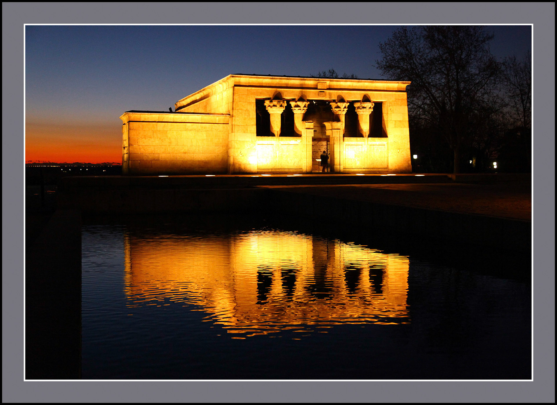 El Templo de Debod en Madrid. Ampliar