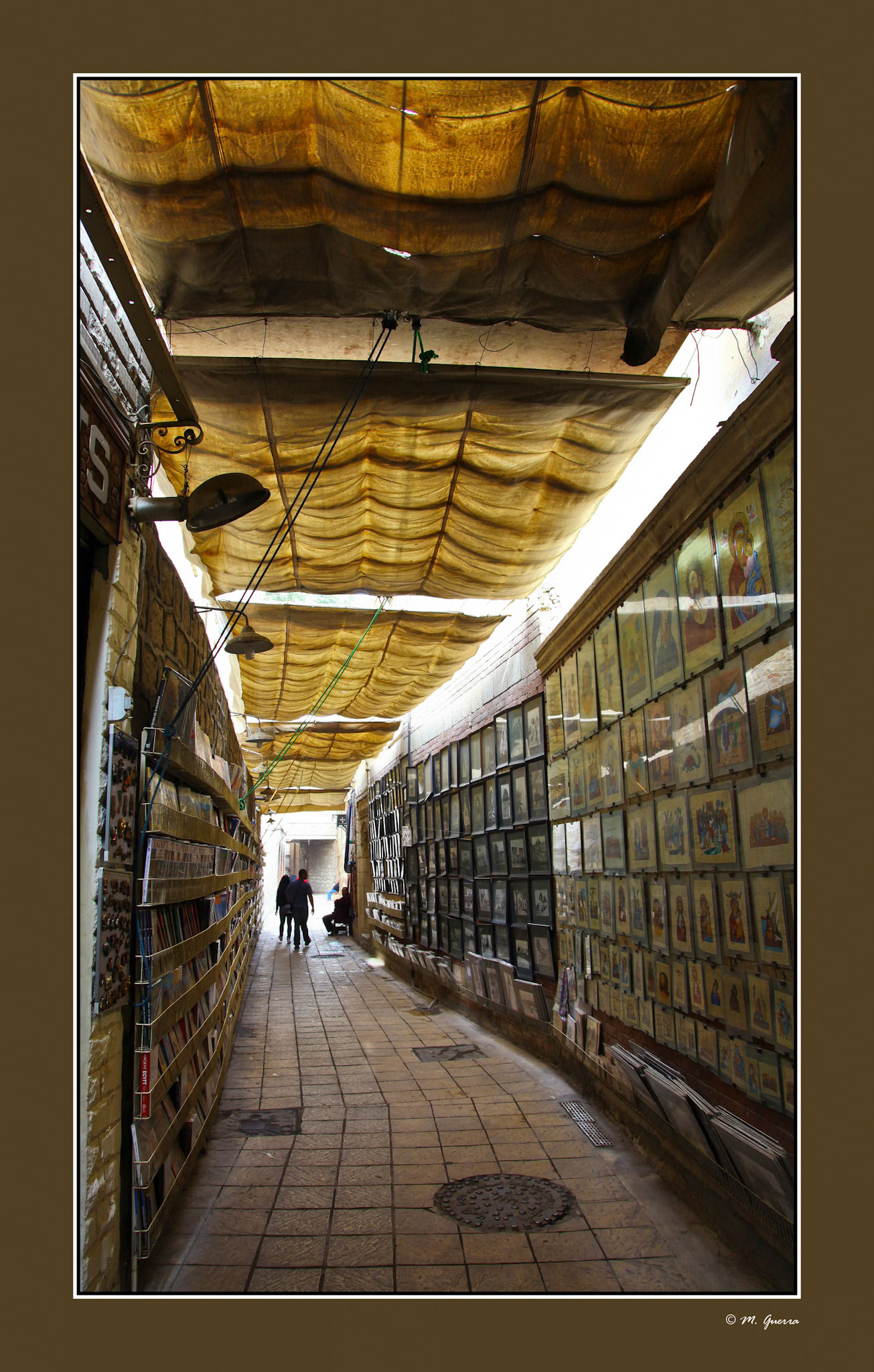 Pasadizo en el barrio copto en el Cairo. Ampliar