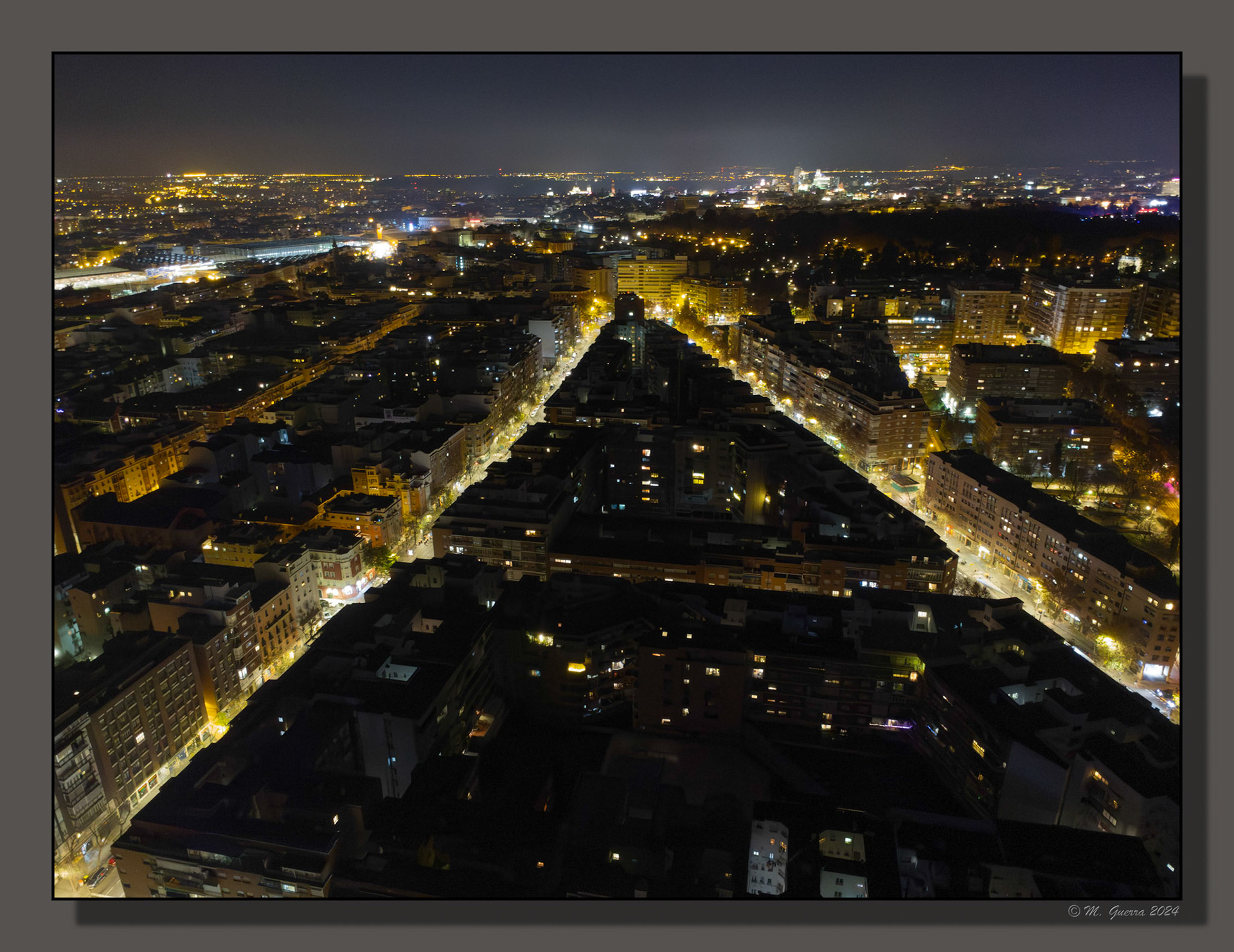 Fotografía nocturna desde el dron en la zona de Conde de Casal