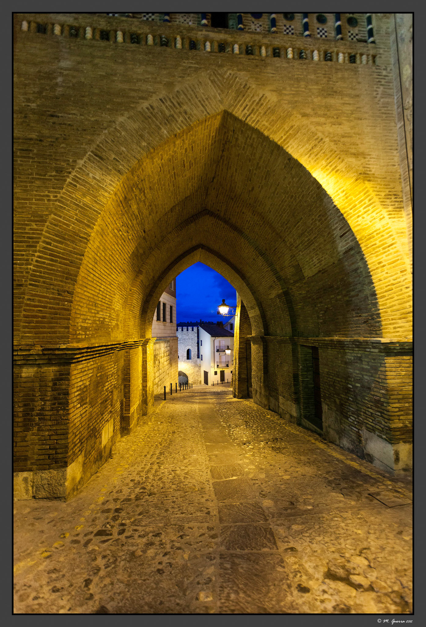 Arco de la torre de San Martín en Teruel. Ampliar