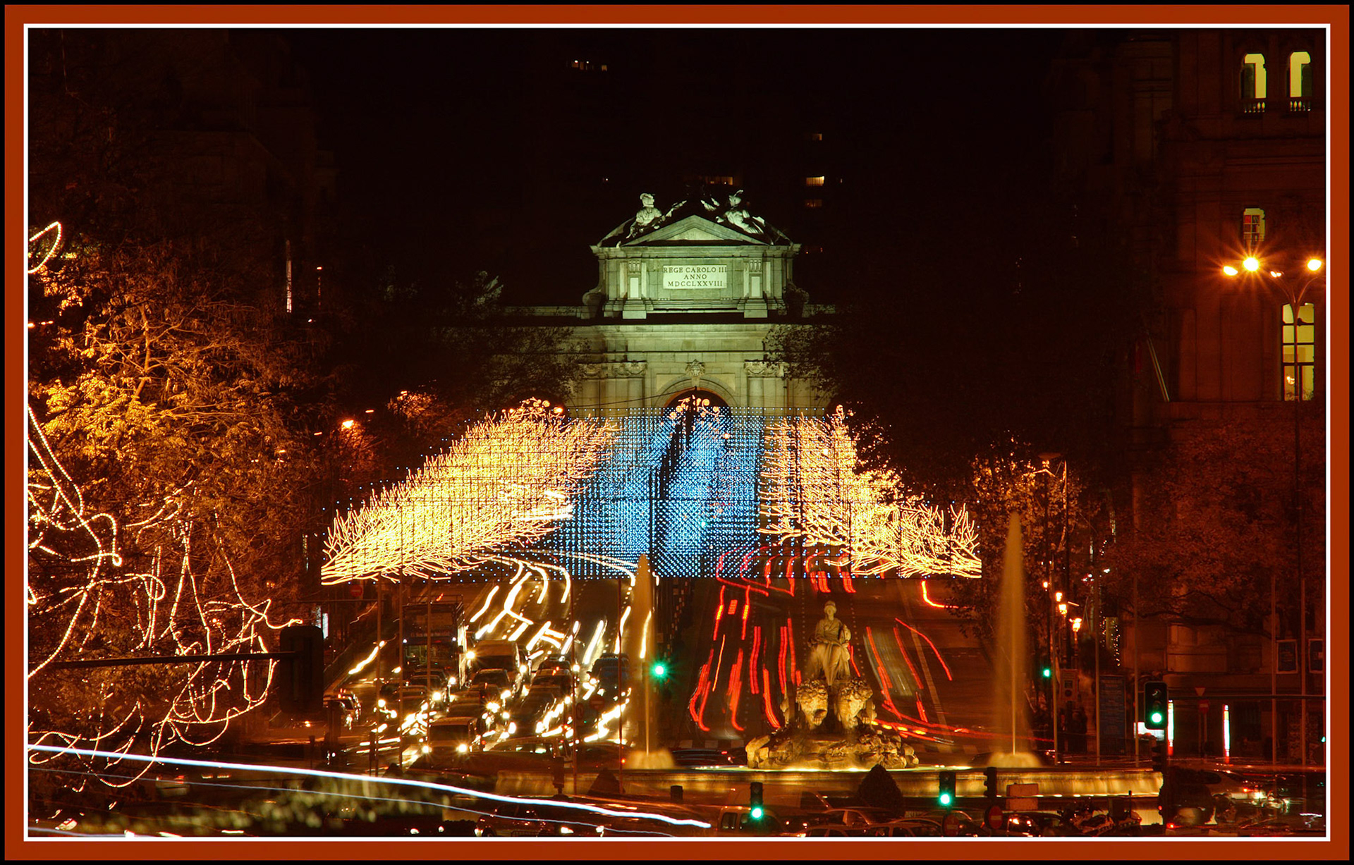 Lcues de Navidad en la calle Alcalá en Madrid. Ampliar
