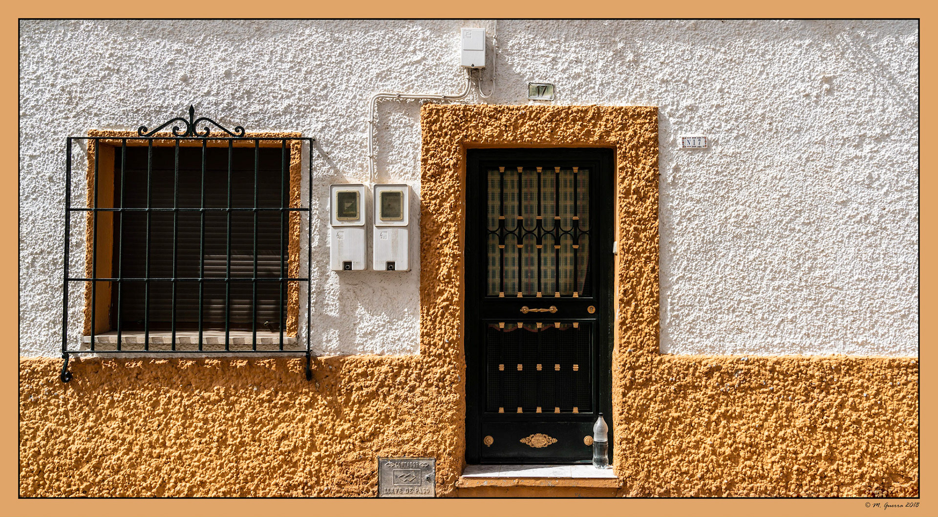 Casa de amarillo en Fuentidueña de Tajo. Ampliar