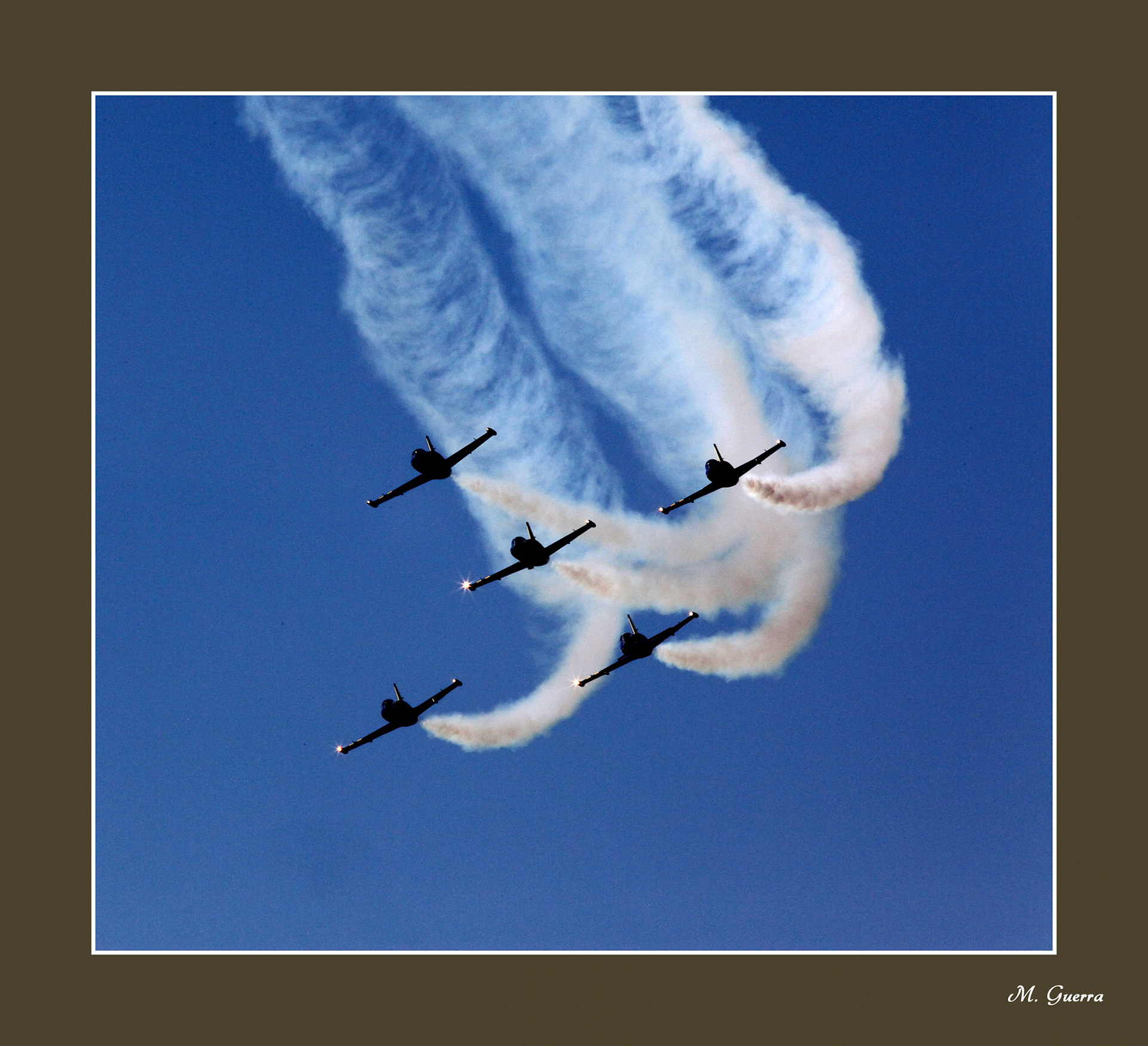 Patrulla acrobática Breitling en Budapest. Ampliar. 100ASA