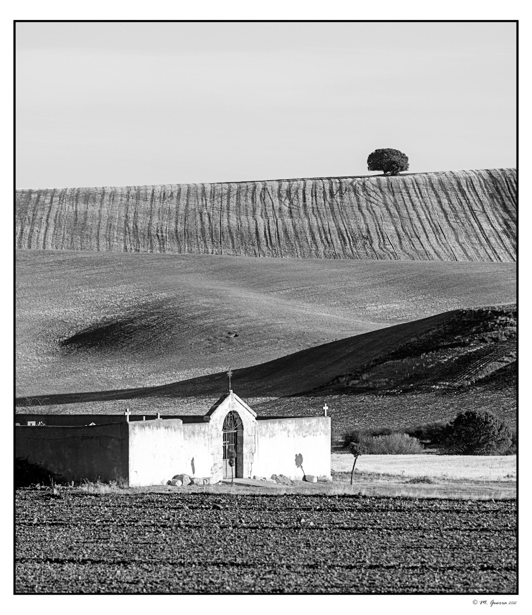 Cementerio de Santibáñez de Ayllón. Ampliar. 100ASA