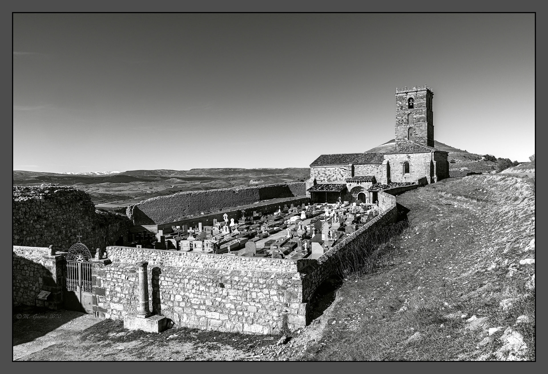 Iglesia y cementerio de Atienza. 100ASA