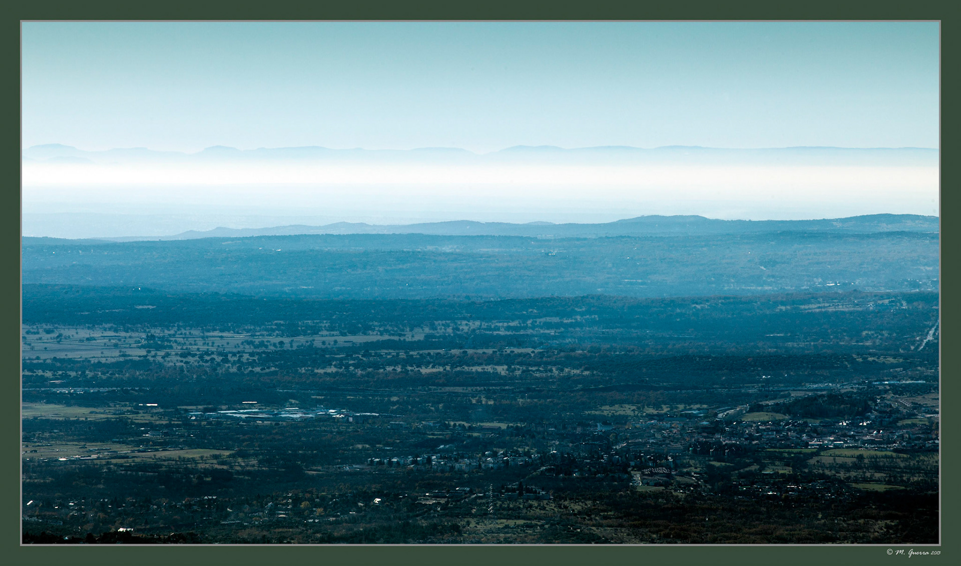 Vistas de la sierra de Madrid desde el mirador de Luis Rosales en el valle de la Fuenfría. Ampliar