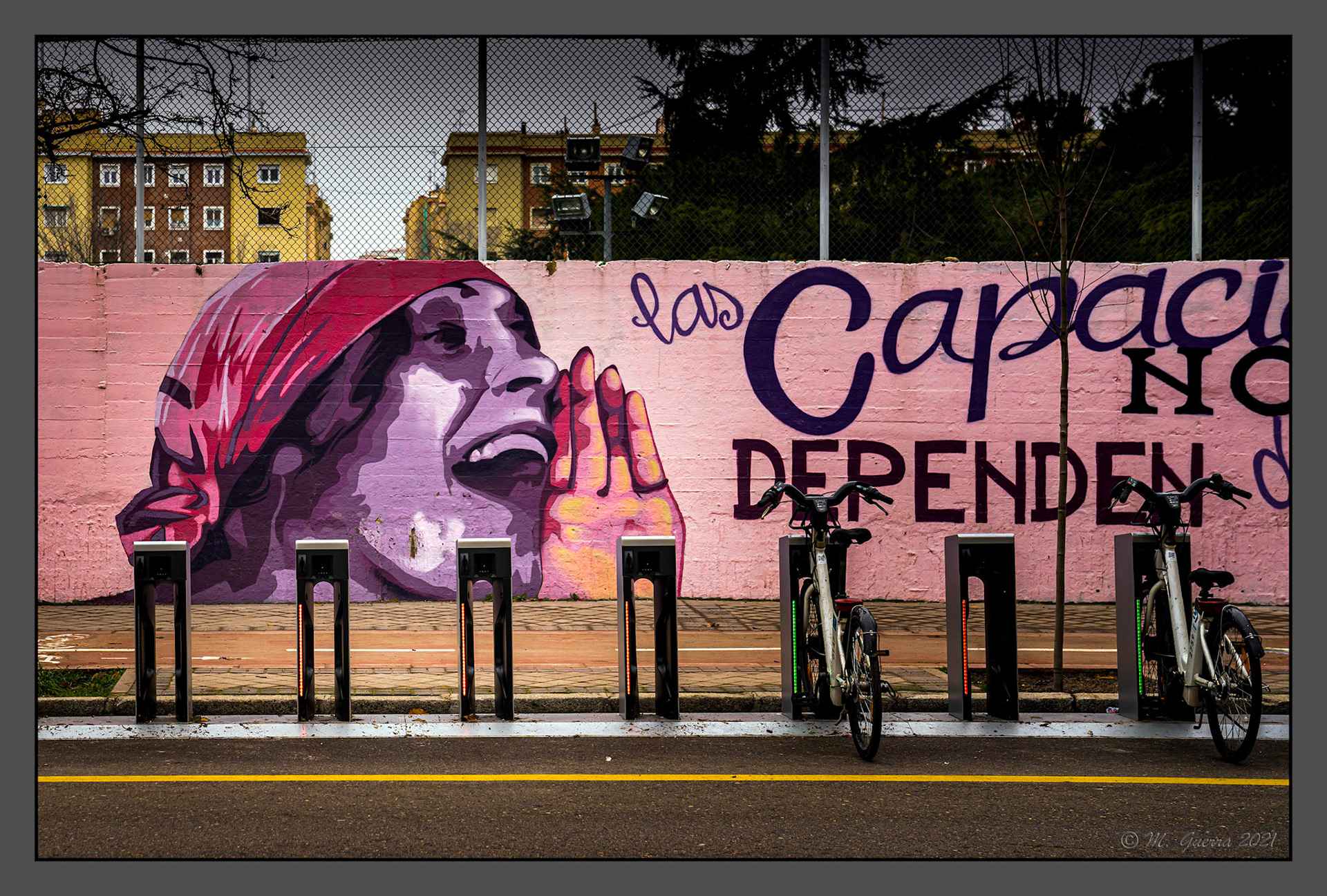 Mural artístico reivindicativo de la mujer en el barrio de Quintana