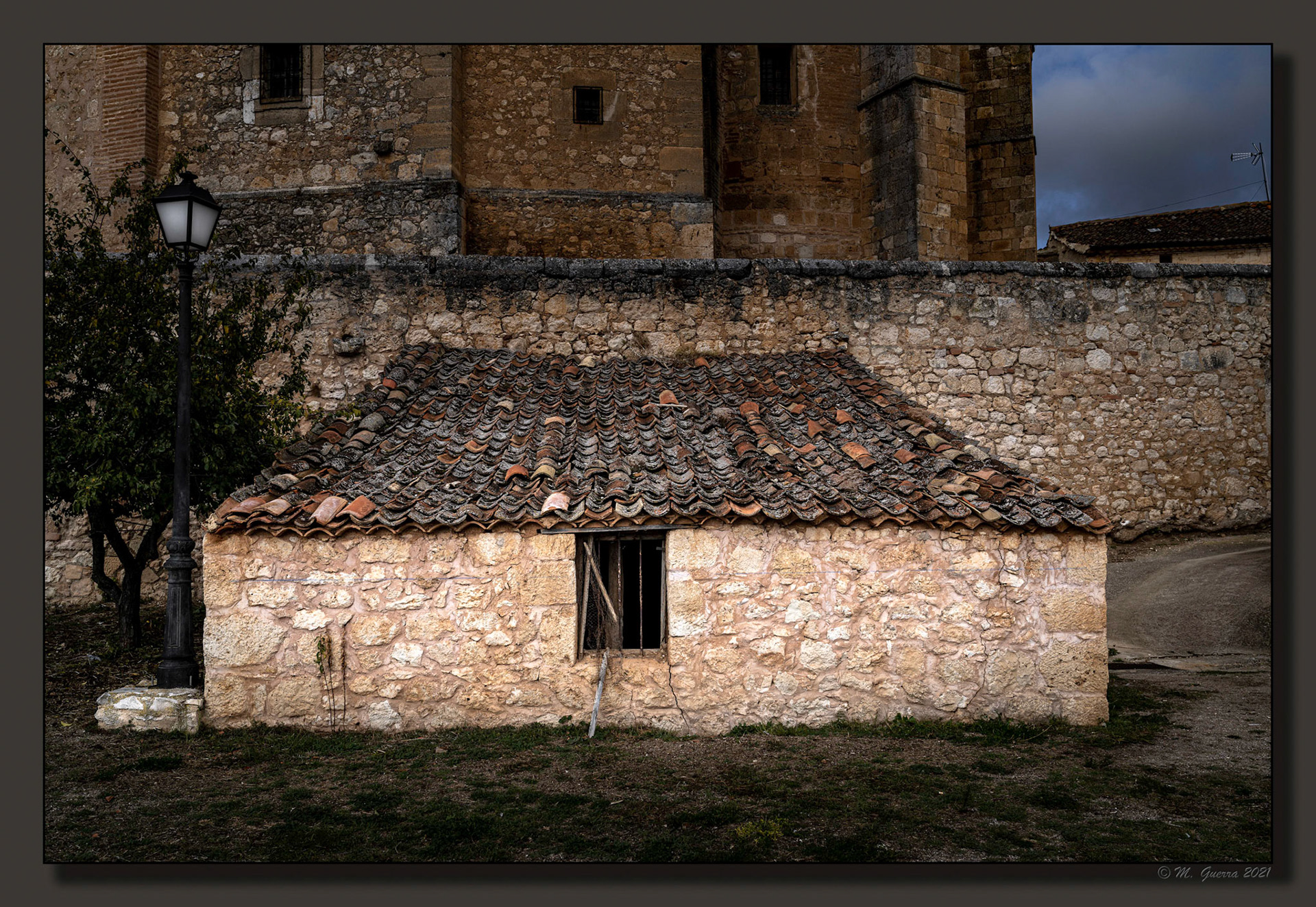 Caseta adosada a la muralla de Maderuelo