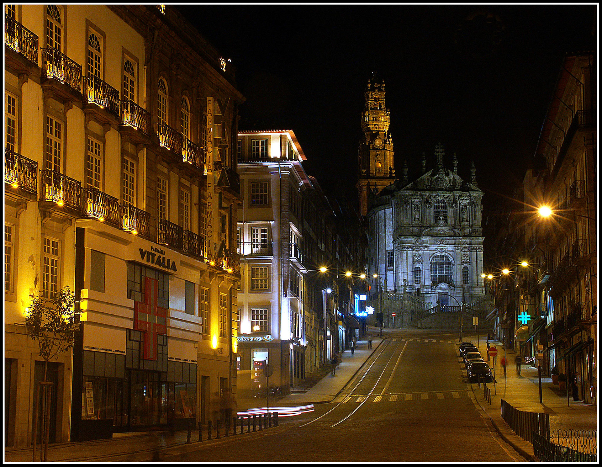 La iglesia de los Clérigos de noche. Ampliar. 100ASA