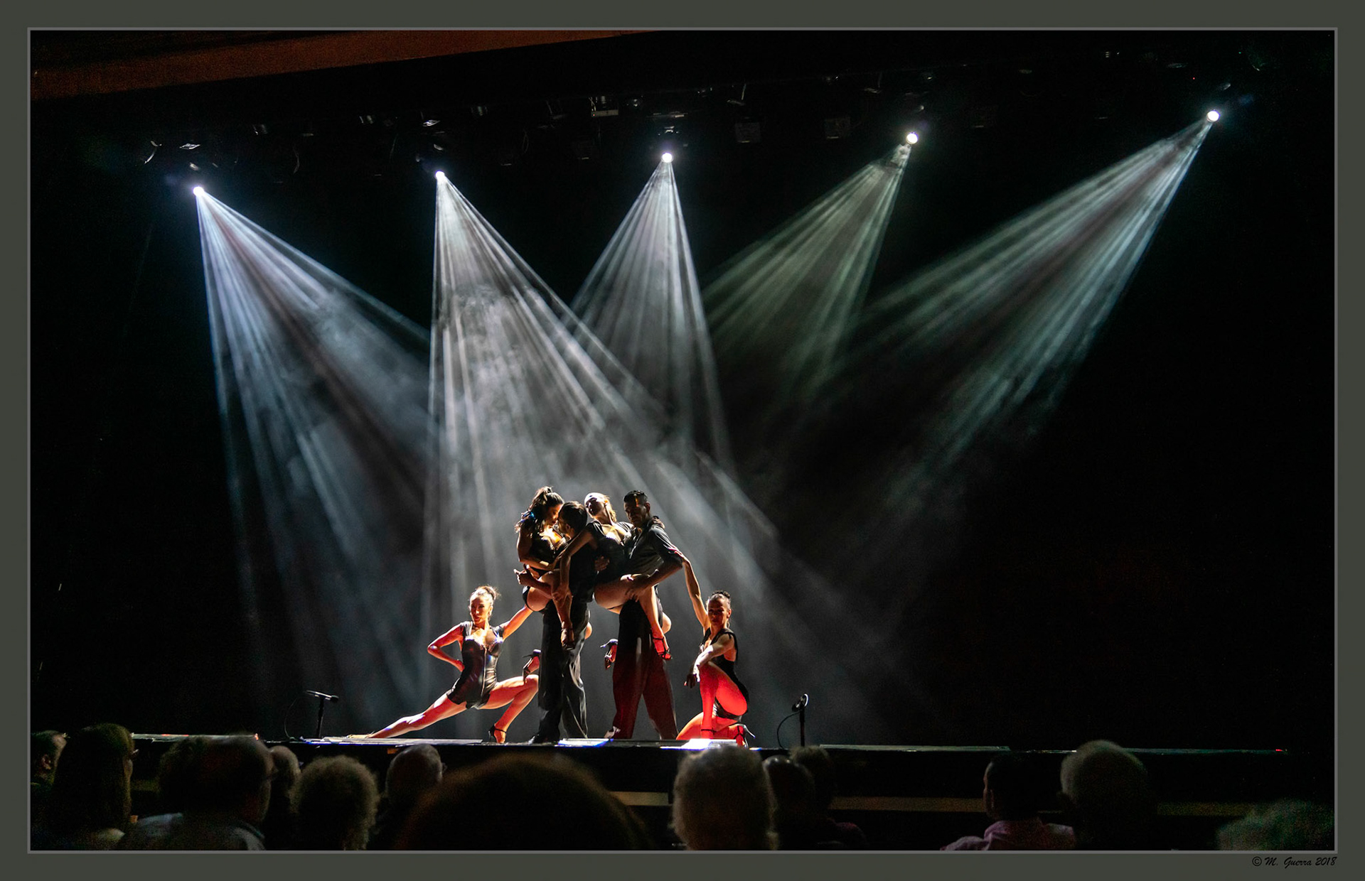 Espectáculo de la cena tango en un teatro de Buenos Aires. Ampliar. 100ASA