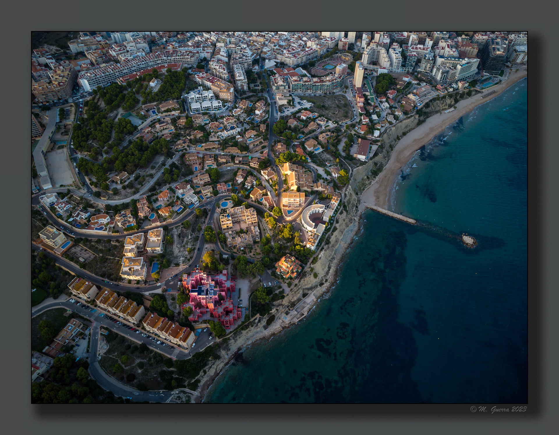 La urbanización de la Manzaneta de Bofill en Calpe desde el dron