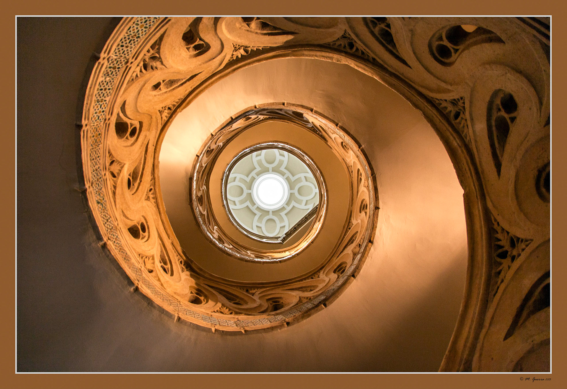 Escalera de caracol en la Catedral de Pamplona. Ampliar