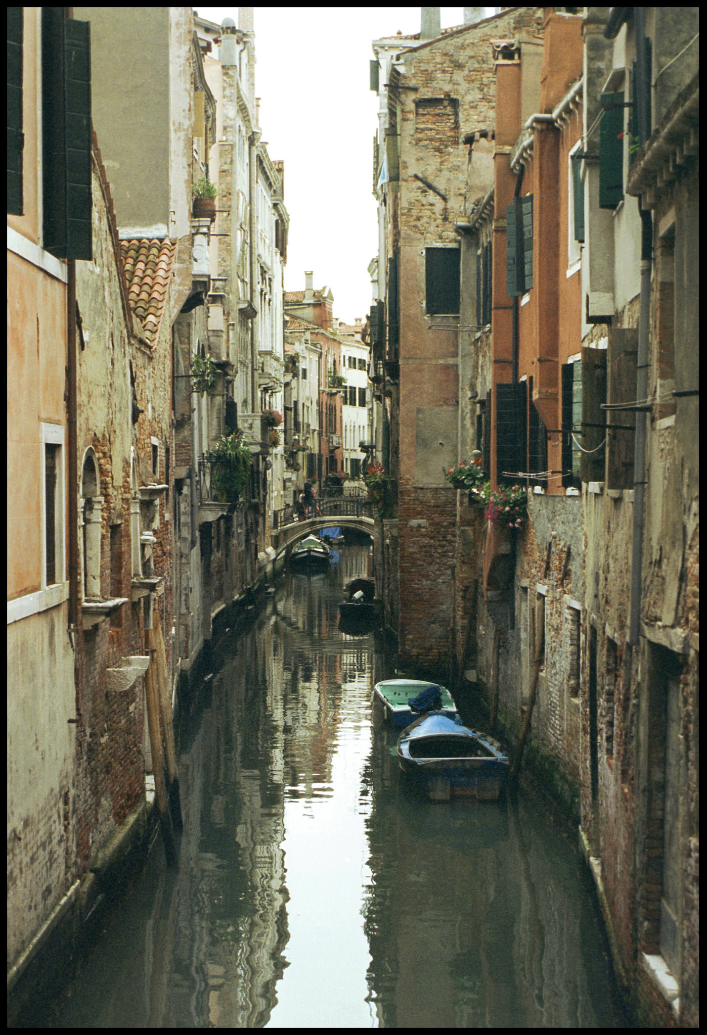 Un canal en Venecia. Ampliar. 100ASA