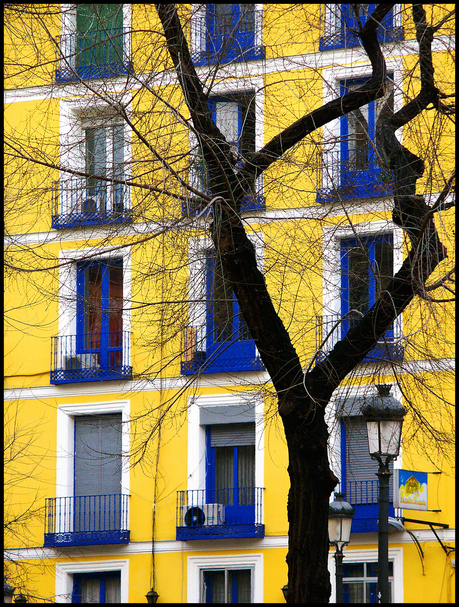 Casa en la plaza de Chueca de Madrid. Ampliar