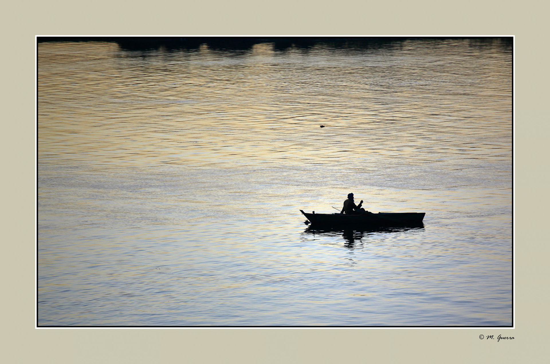 Un pescador en el río Nilo. Ampliar