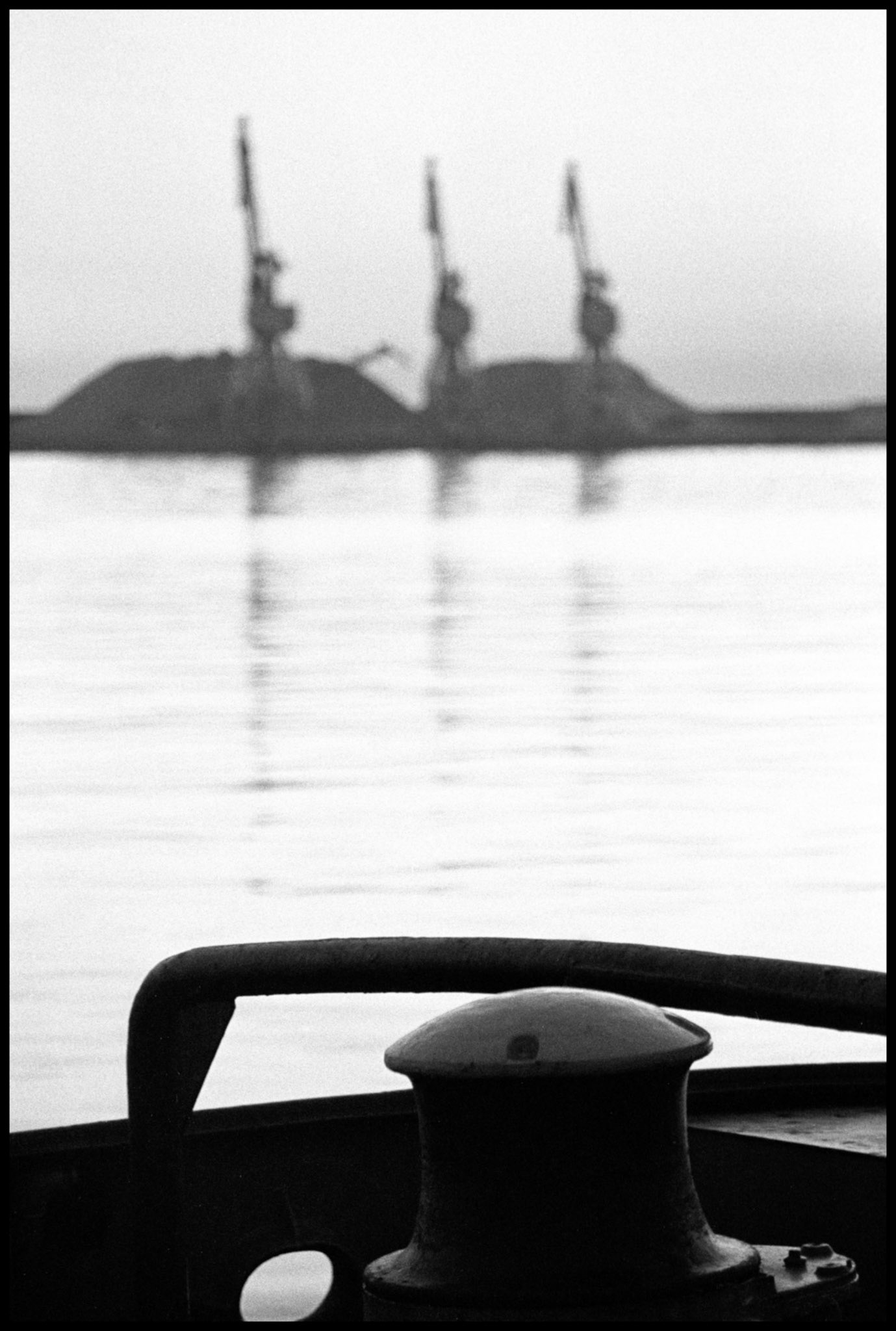 El puerto de Almería en el Mediterráneo. Ampliar