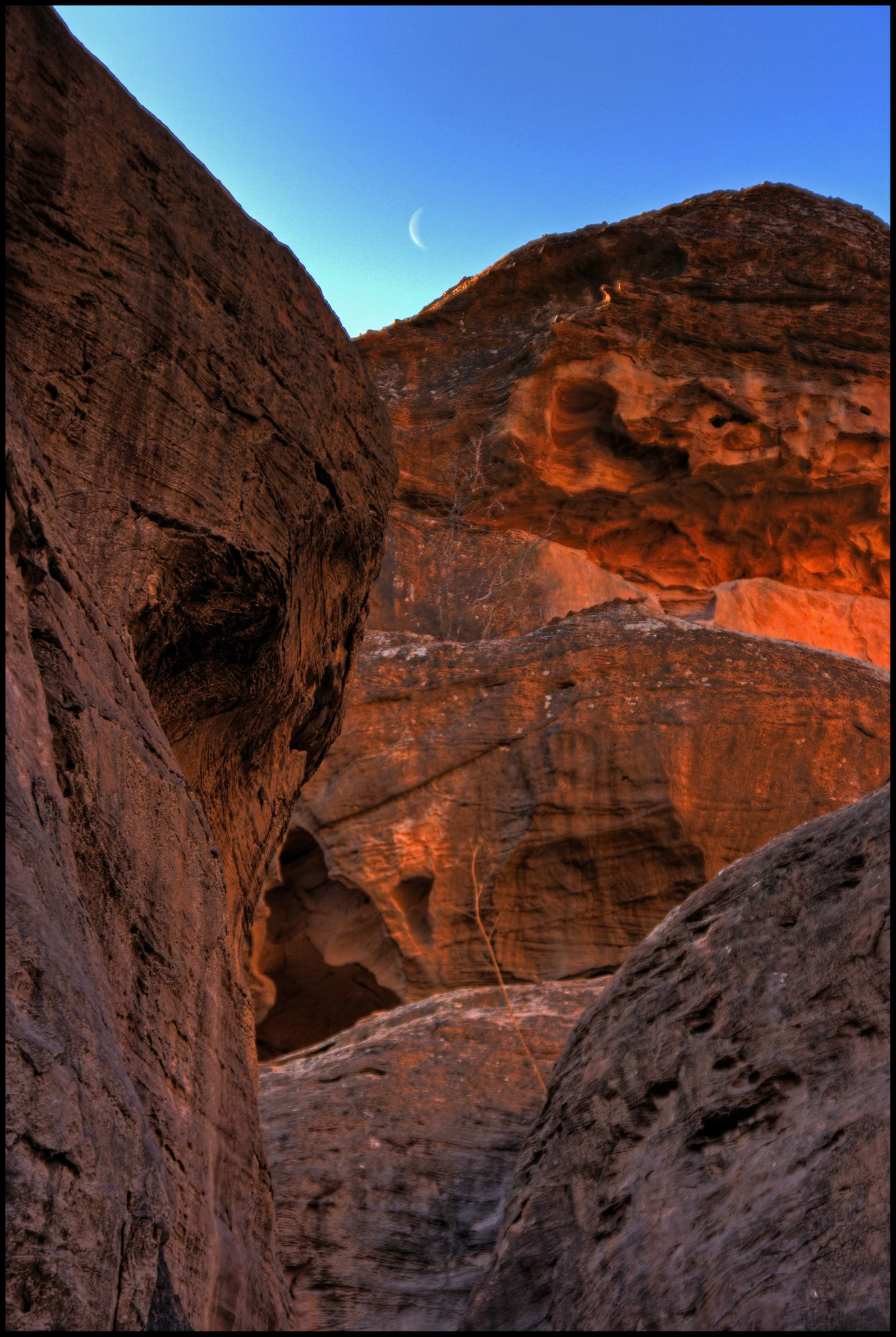 Petra con la media Luna. Como el cañón de la media luna en Indiana Jones. Prueba de HDR. Ampliar