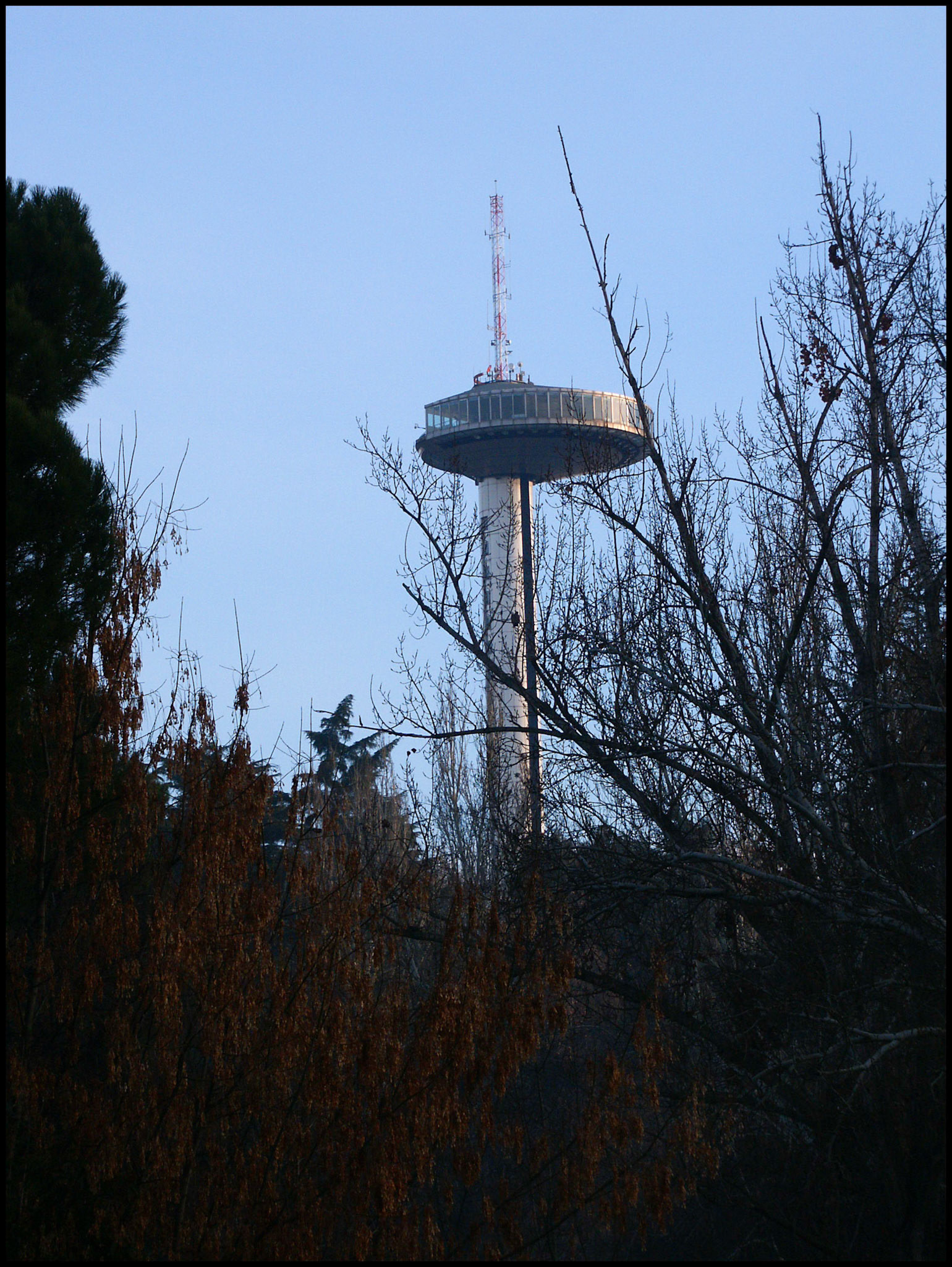El faro de la Moncloa de Madrid. Ampliar