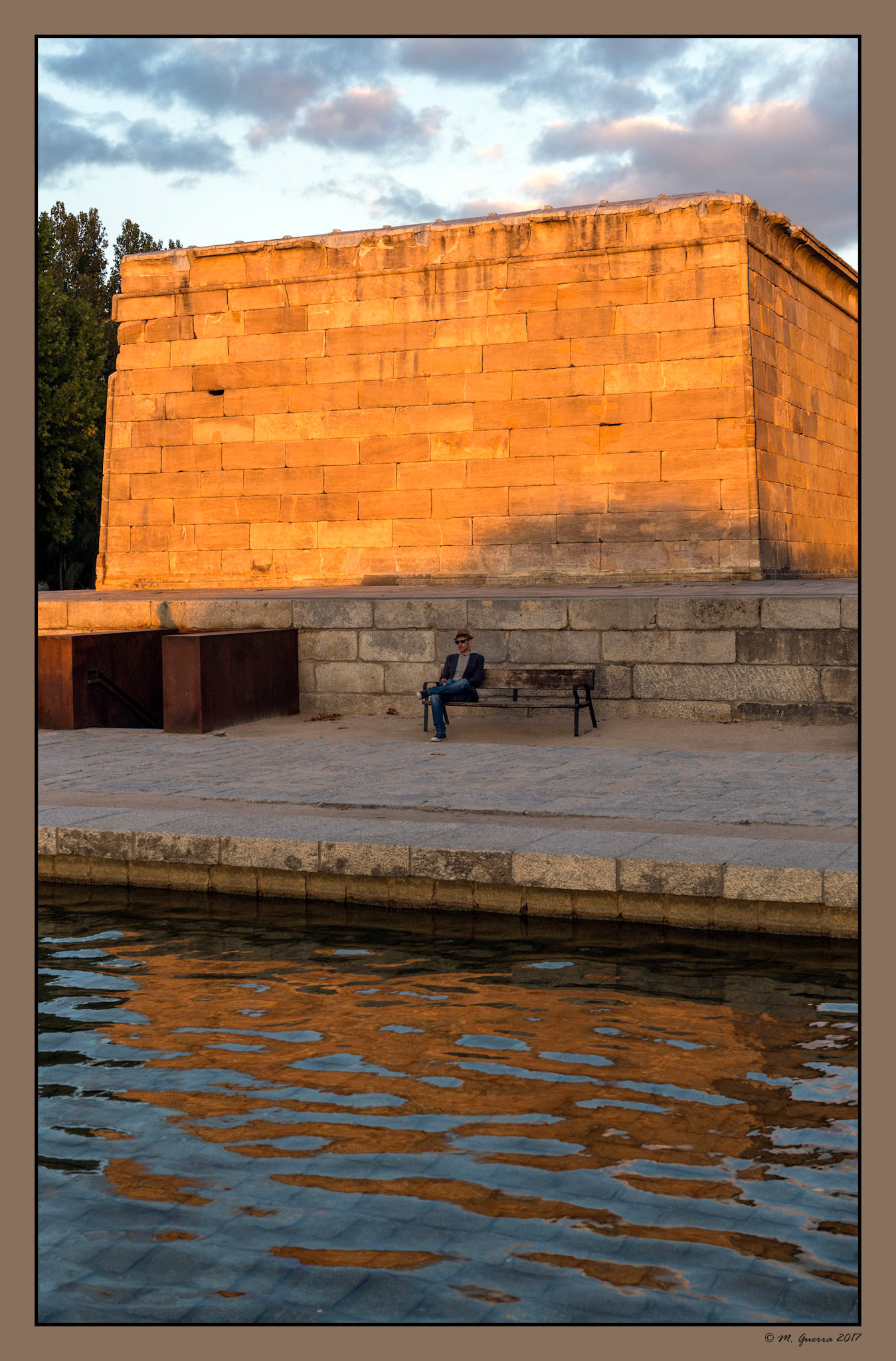 El templo de Debod al atardecer. Ampliar