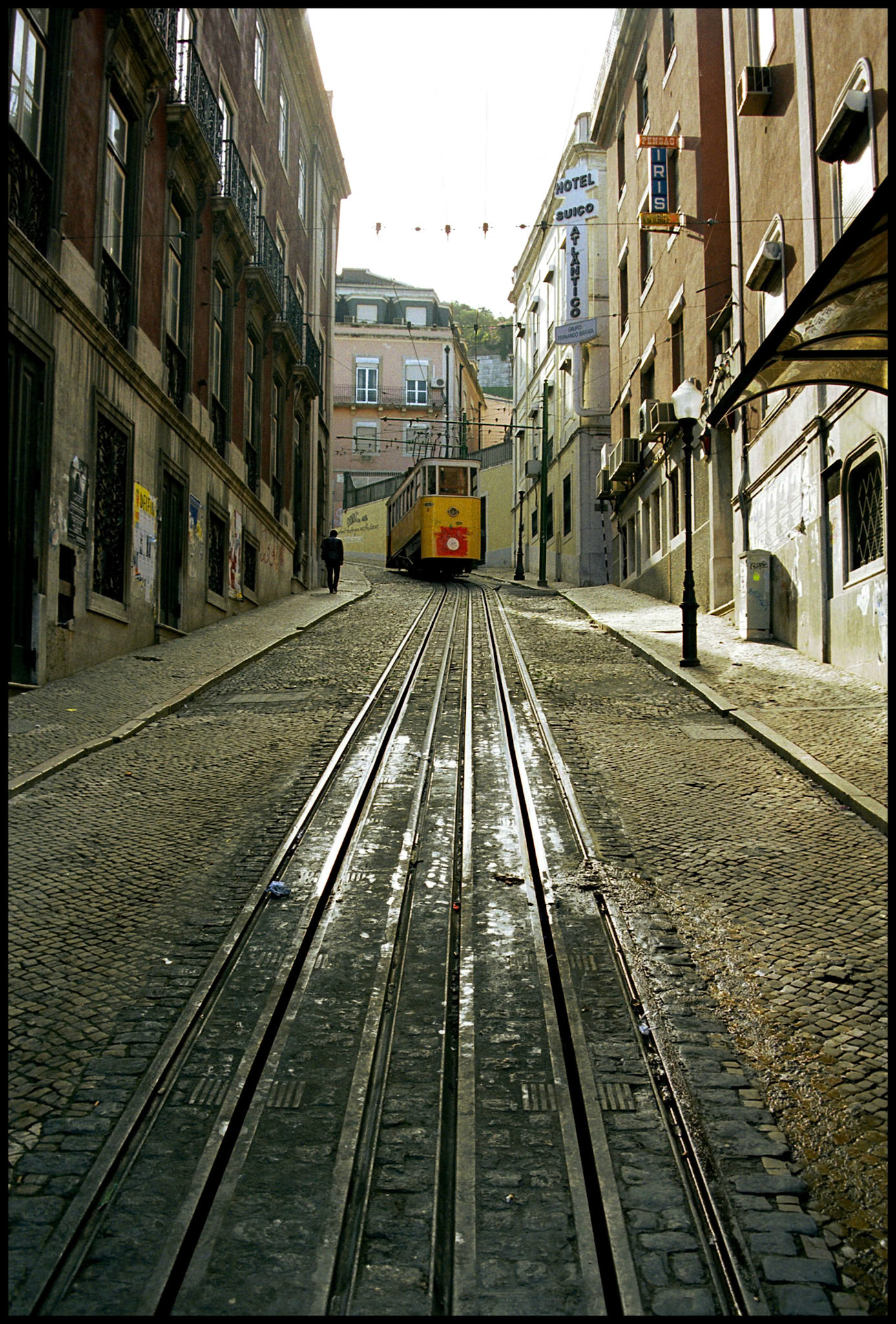 Tranvía en Lisboa. Ampliar. 100ASA