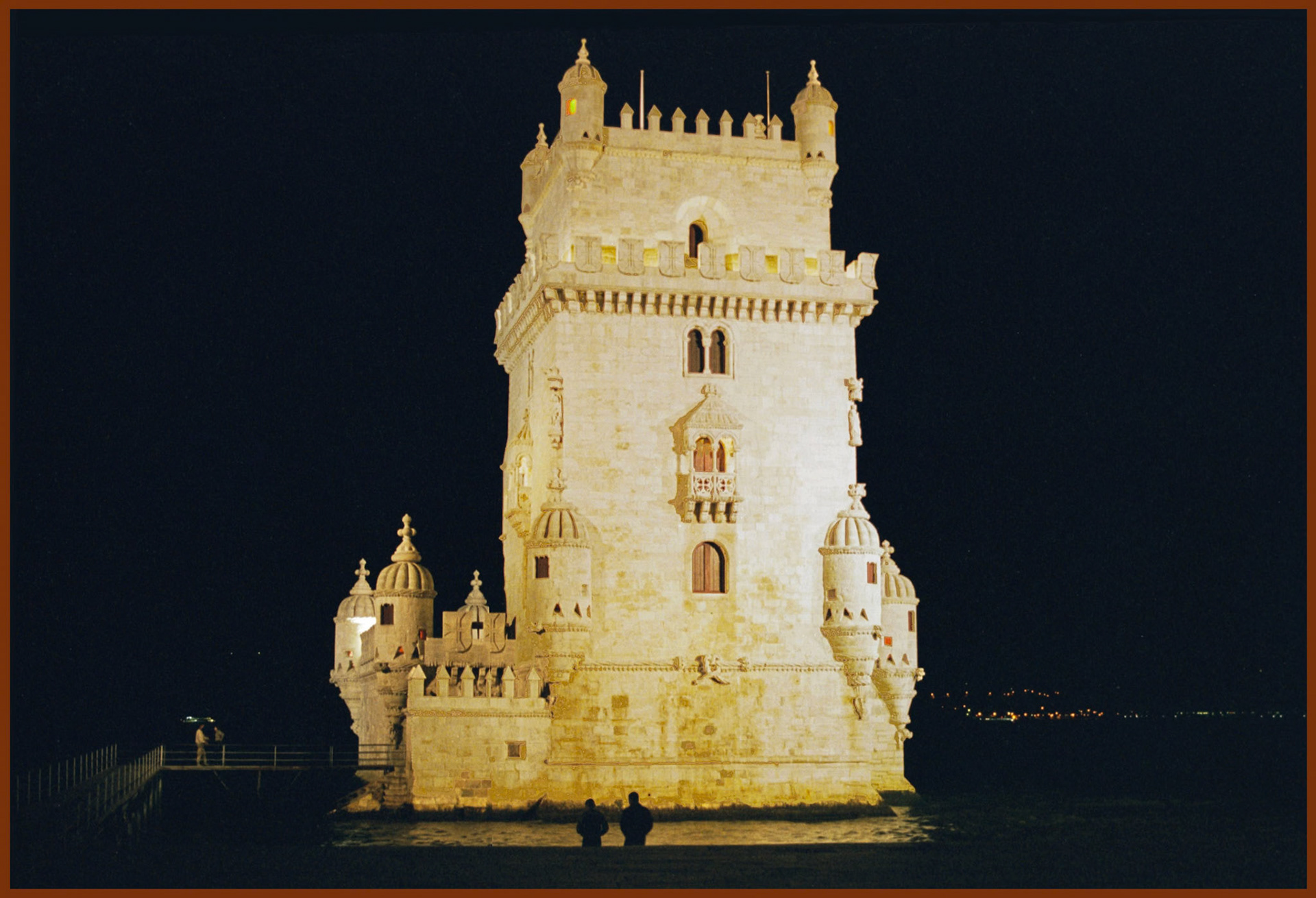 La torre de Belem en Lisboa por la noche. Ampliar