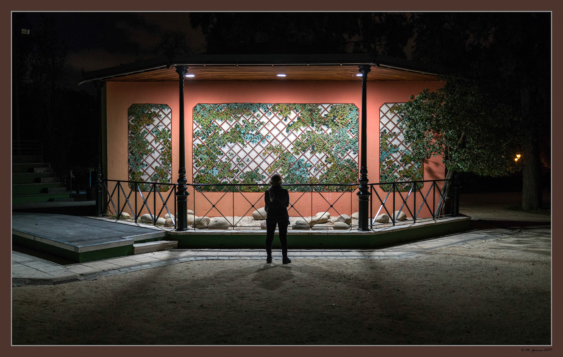 Isabel en una caseta de El Retiro. Ampliar