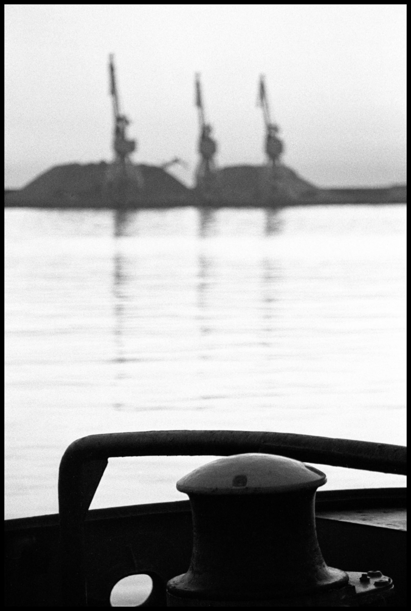 El puerto de Almería en el Mediterráneo. Ampliar