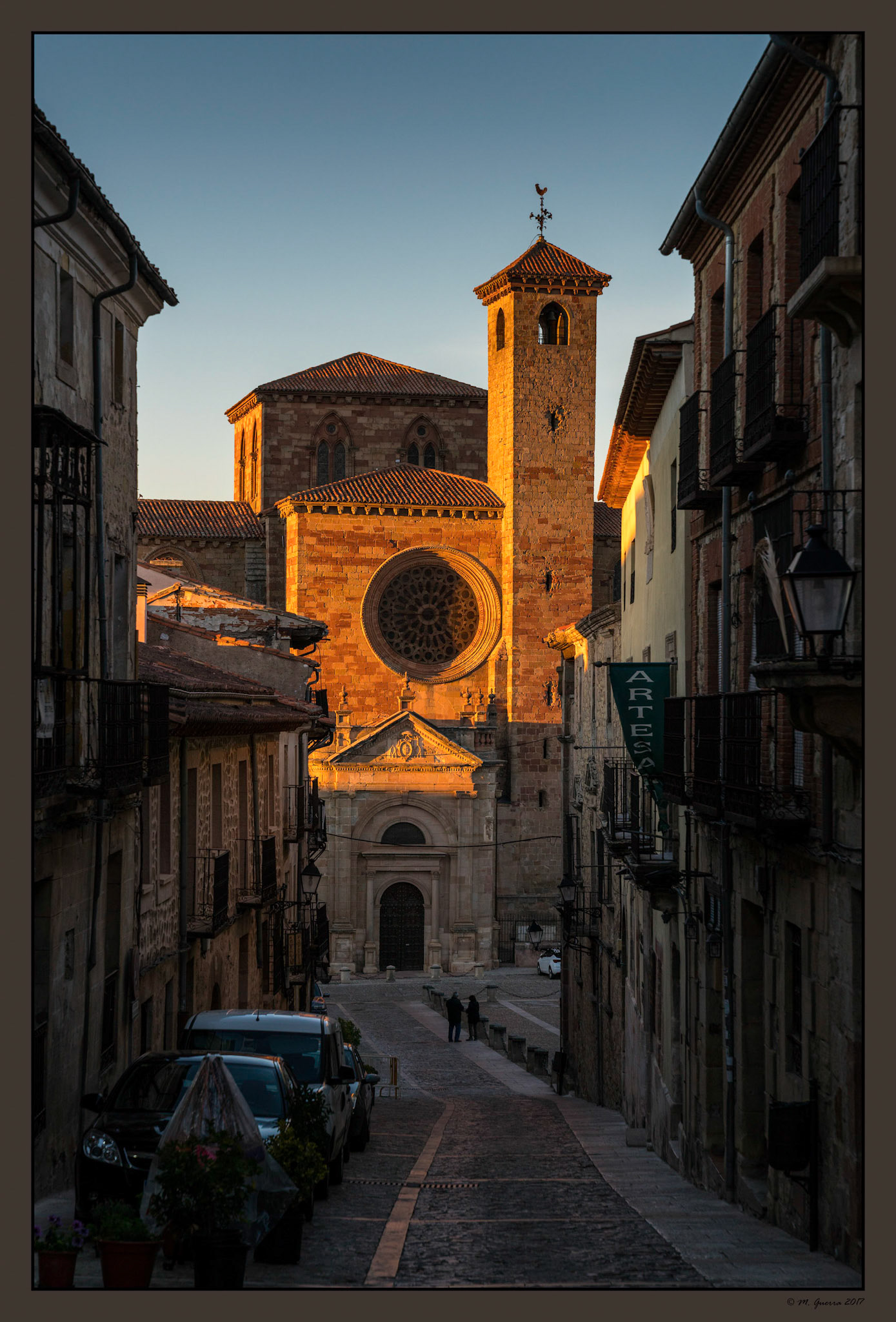 La Catedral de Sigüenza al atardecer. Ampliar