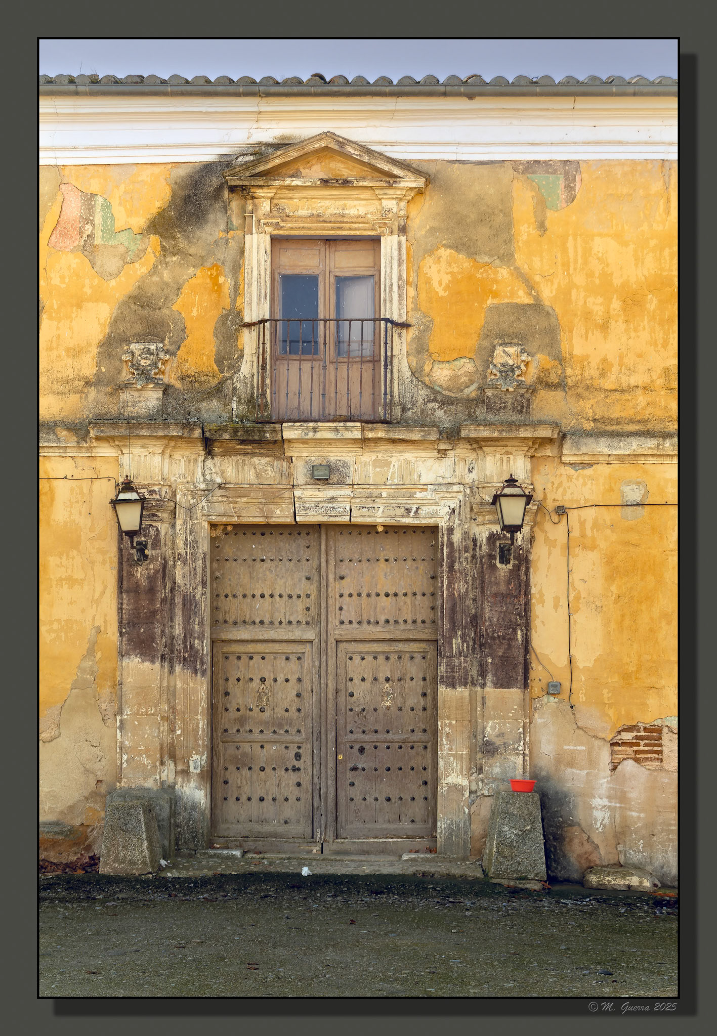 Entrada de un antiguo monasterio de Villamanrique de Tajo