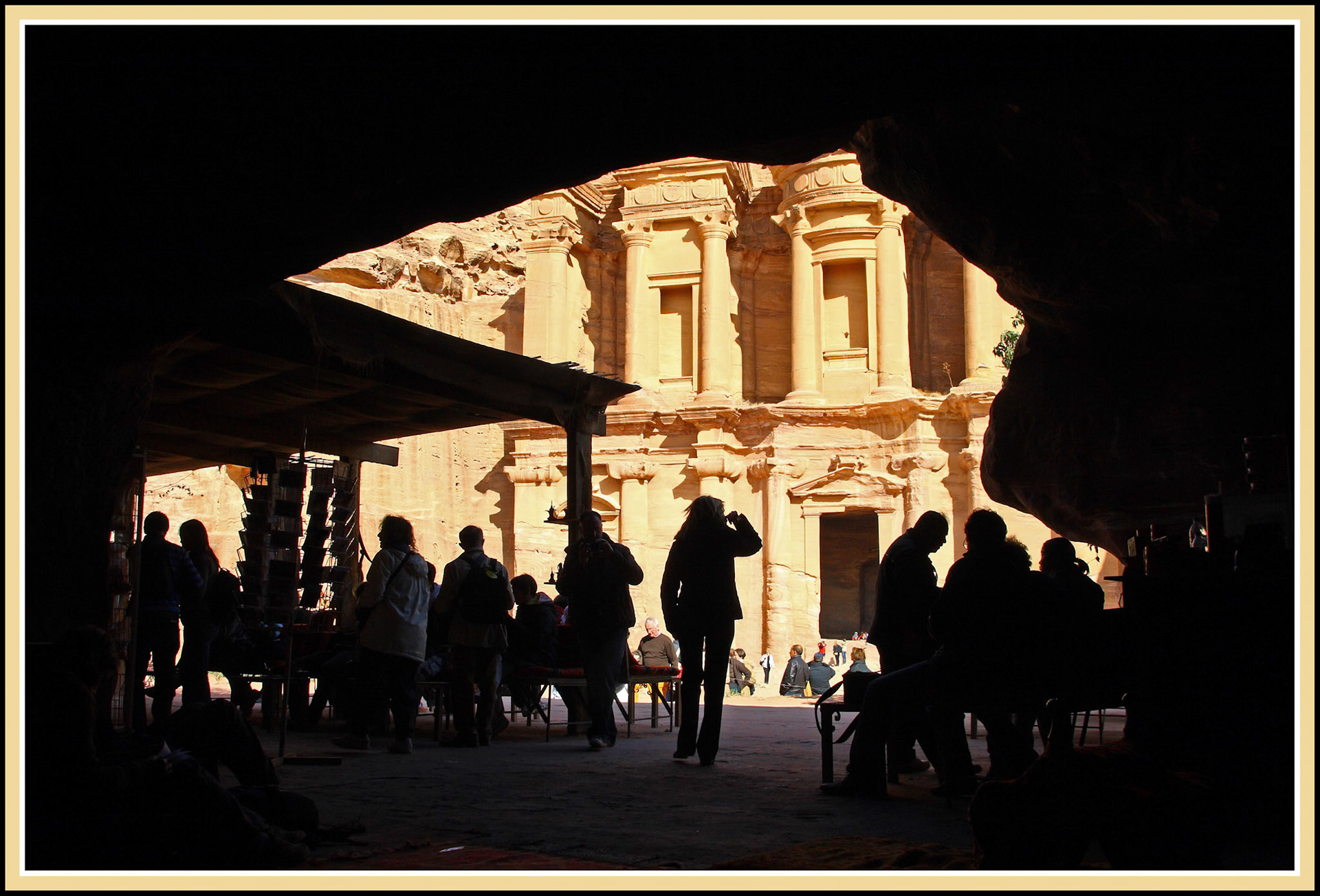 Mara en el Monasterio de Petra. Desde la jaima. Ampliar