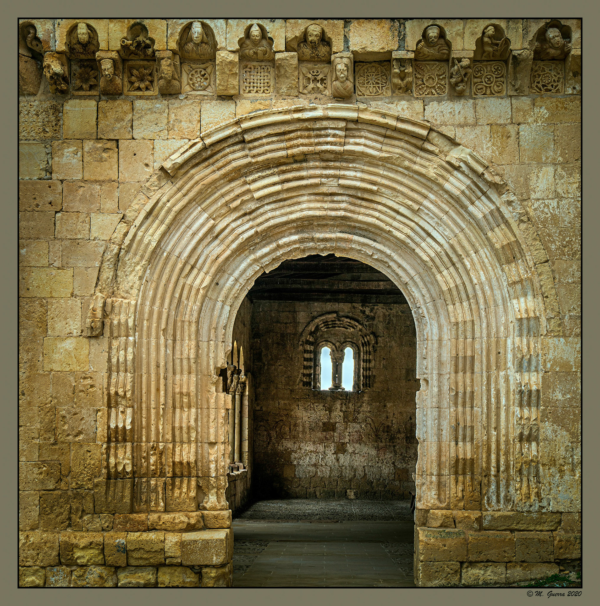 La iglesia románica de Sotosalbos. Ampliar