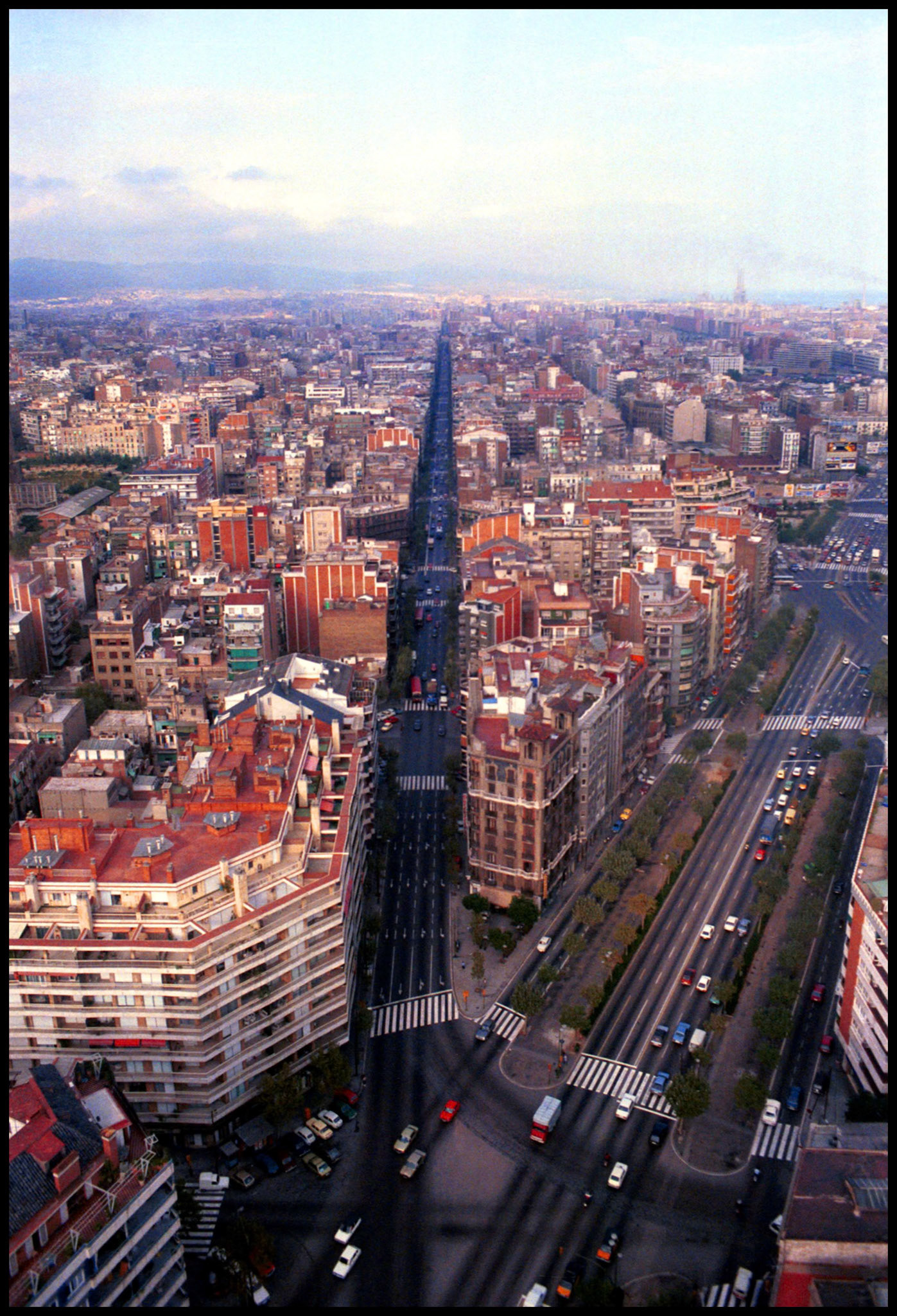 Barcelona a vista de helicóptero de la Dirección General de Tráfico. Ampliar. 100ASA