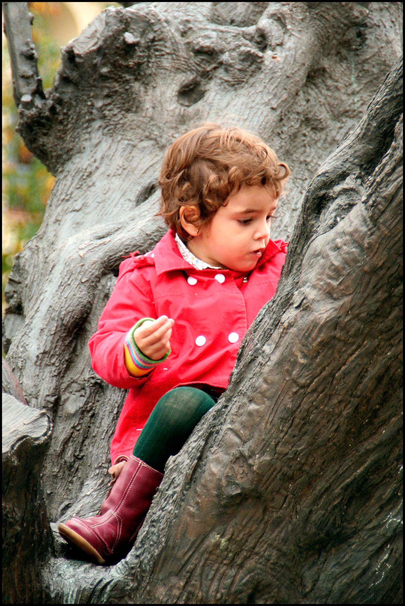 Niño en la plaza de Felipe II de Madrid. Maratón fotográfico. Ampliar