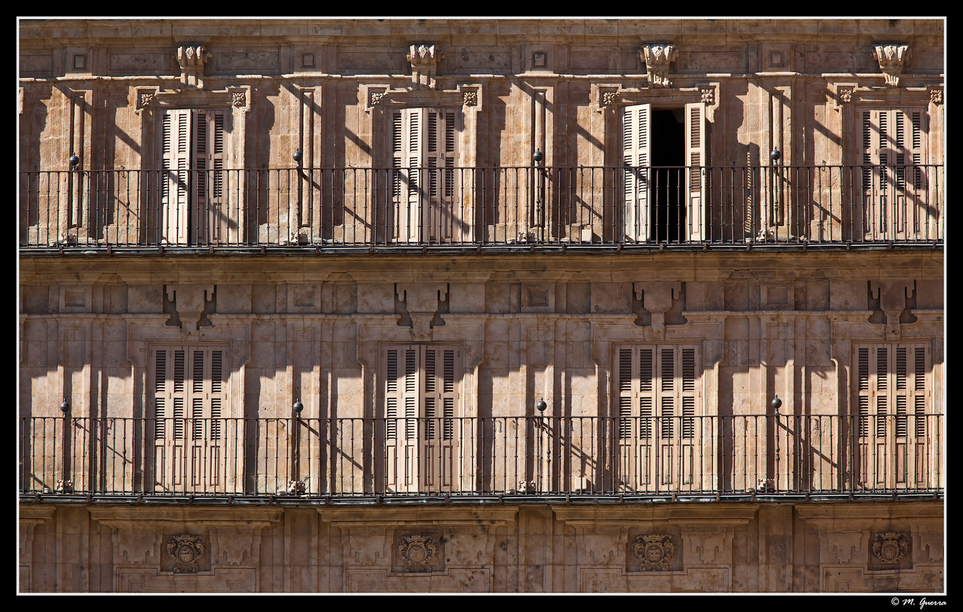 Casas de la Plaza Mayor de Salamanca. Ampliar. 100ASA