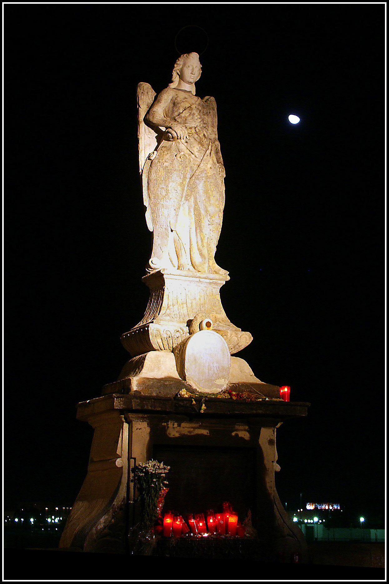 Estatua sobre el puente romano en el río Guadalquivir en Córdoba. Ampliar