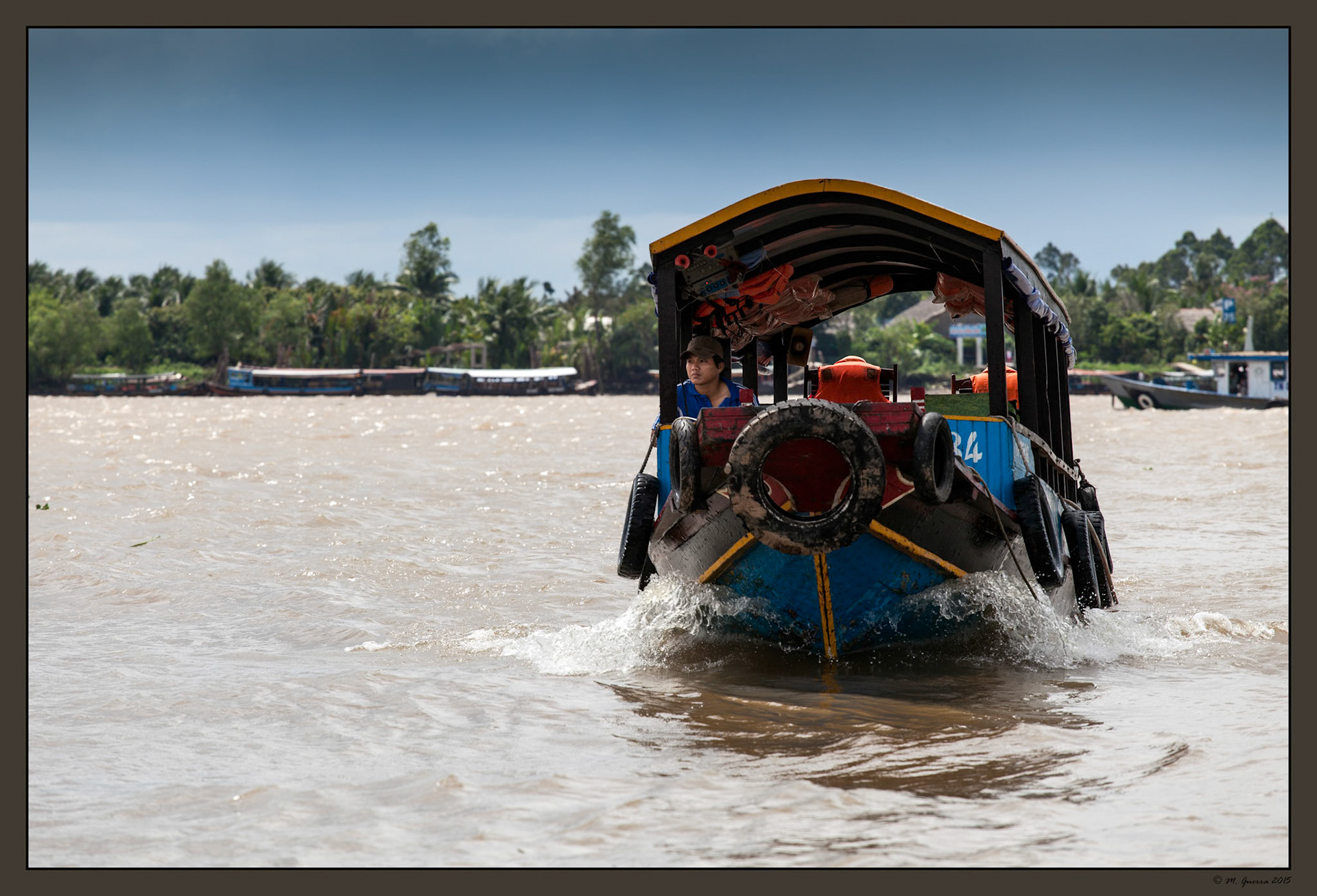 Barco en el delta del Mekong. Ampliar