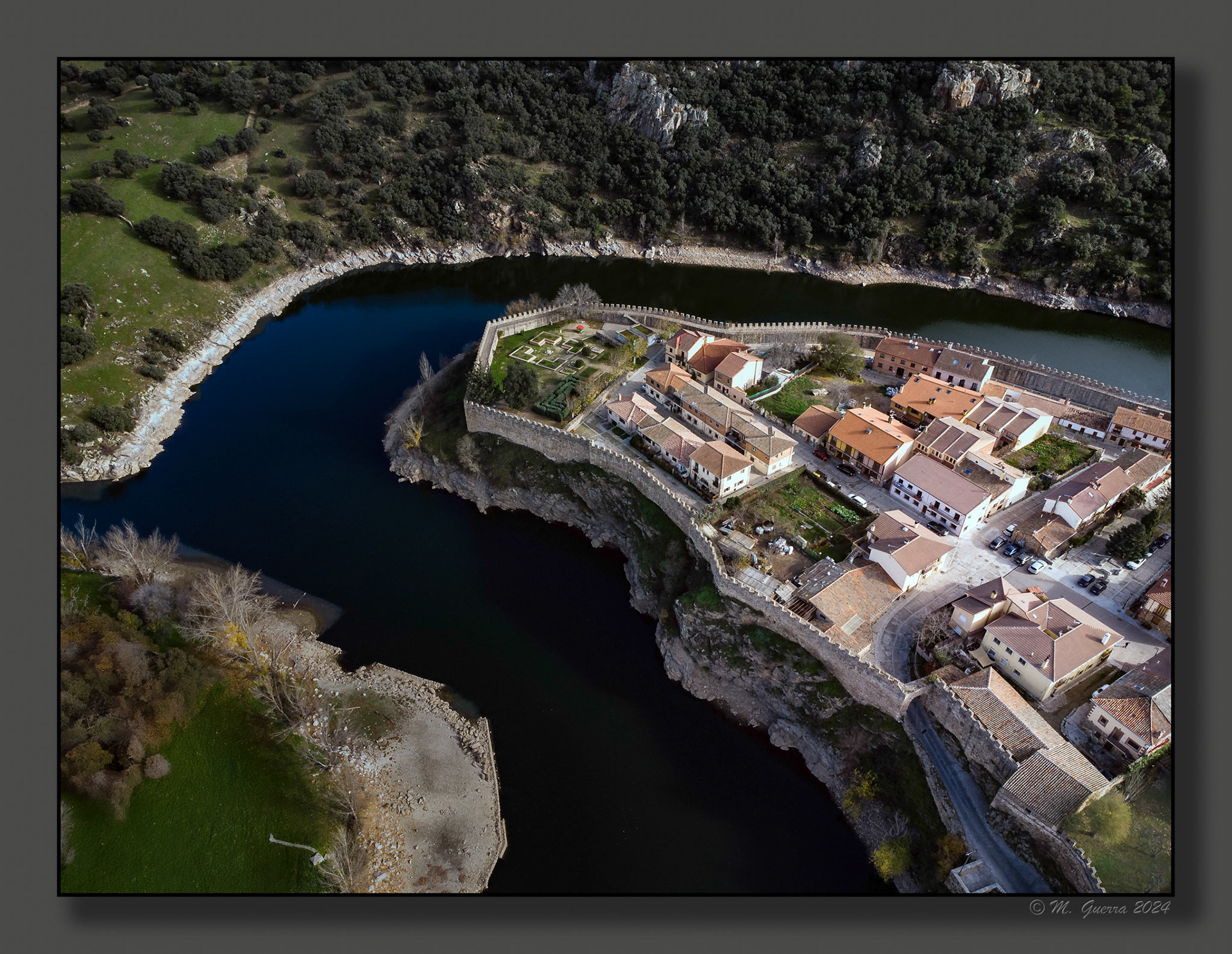 Meandro del río Lozoya en Buitrago desde el dron