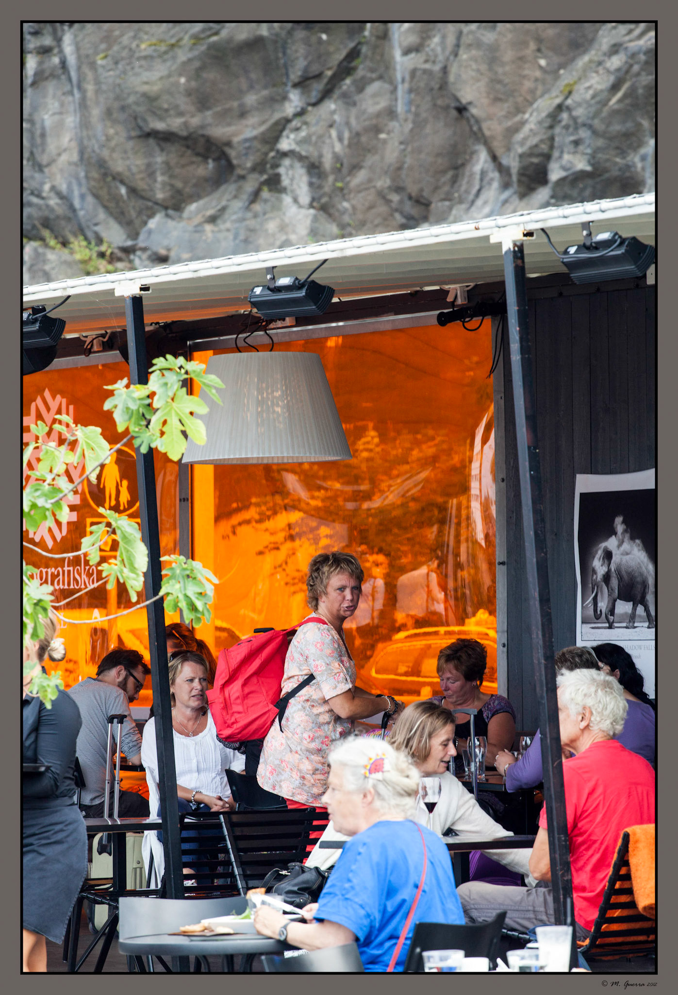 Cafetería a la entrada del Museo de la Fotografía en Estocolmo. Ampliar