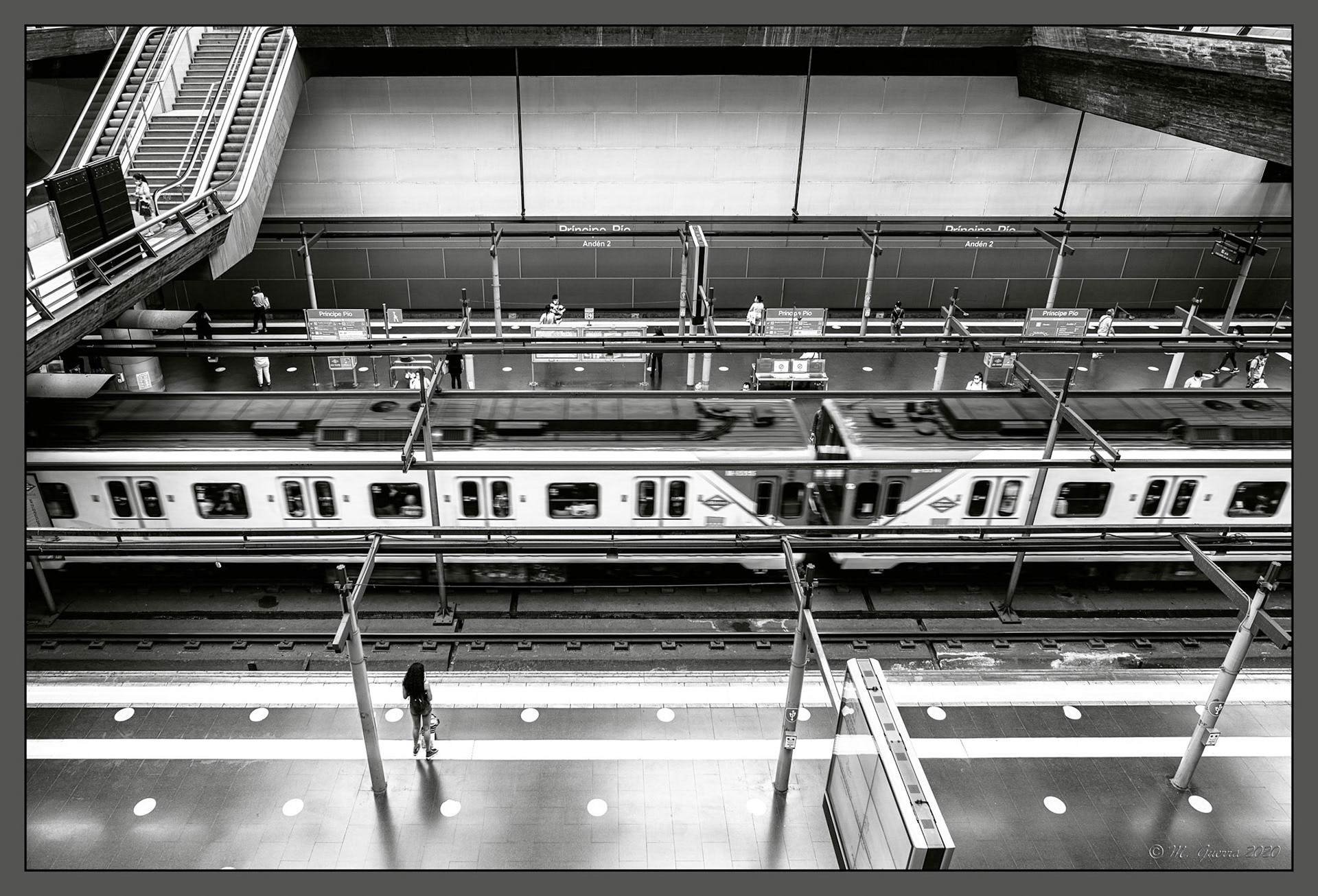 Metro en Príncipie Pío. Ampliar